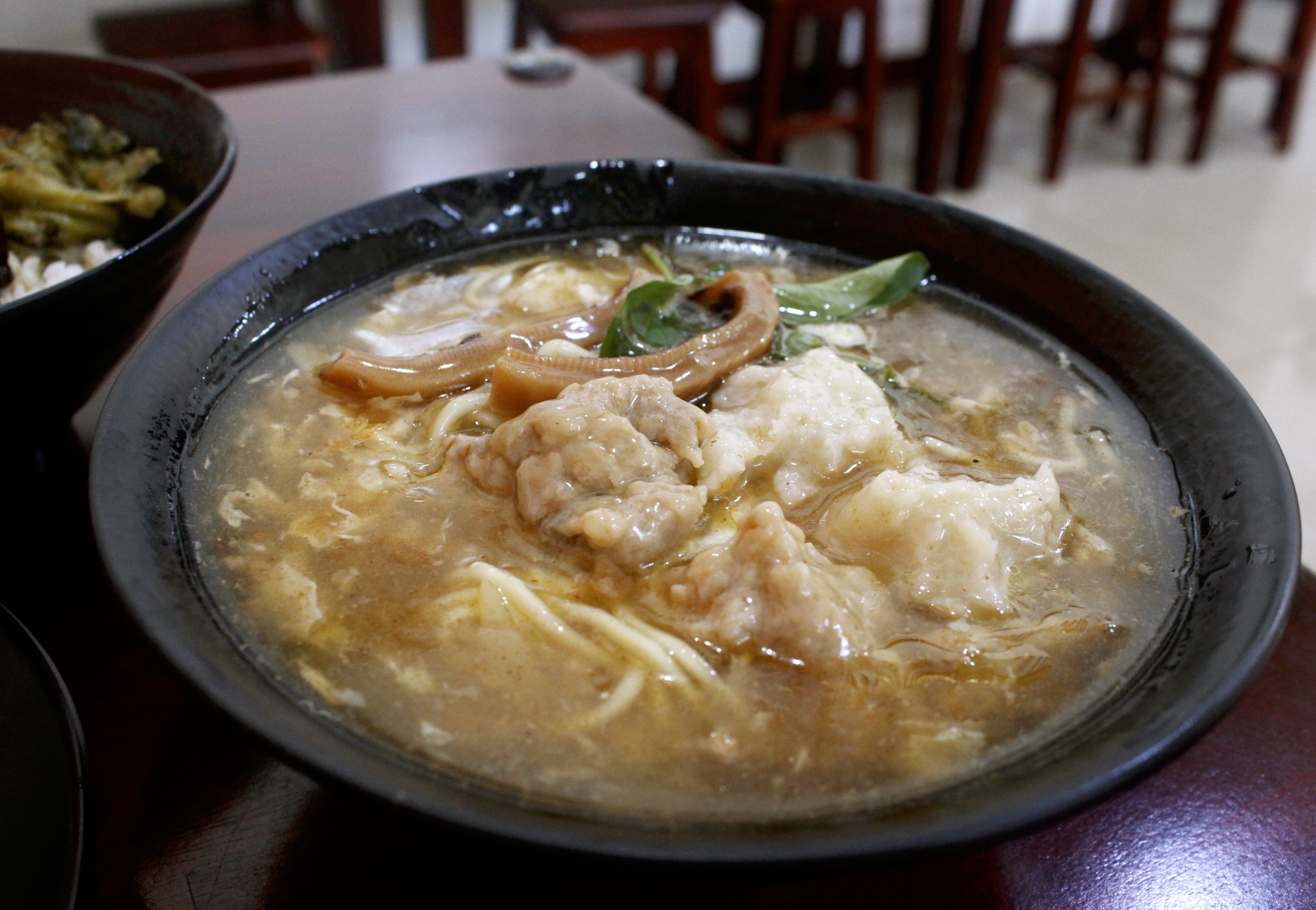 【食 三伍魷魚羹】傳承台中老家三十年的老口味。招牌羹闆娘手工自己做.家常爌肉鹹香下飯！