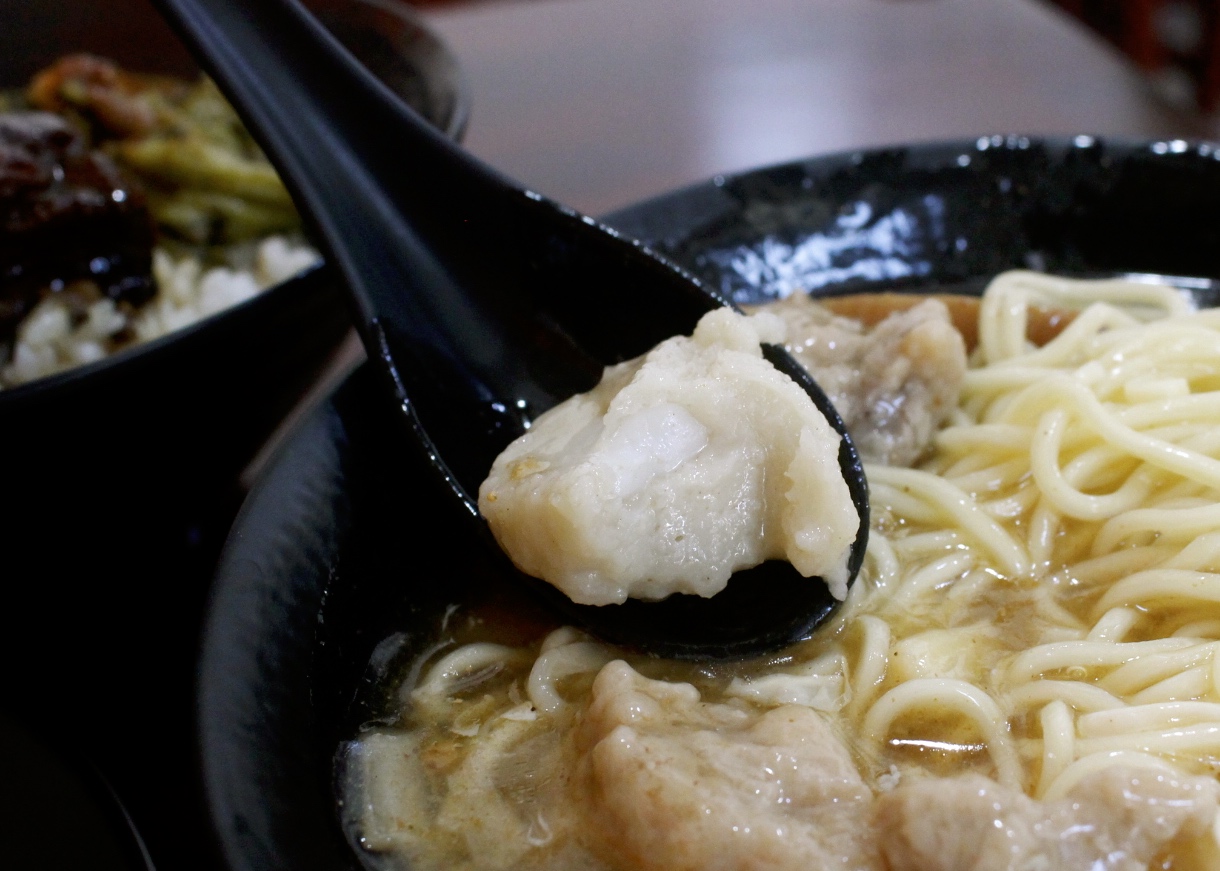 【食 三伍魷魚羹】傳承台中老家三十年的老口味。招牌羹闆娘手工自己做.家常爌肉鹹香下飯！