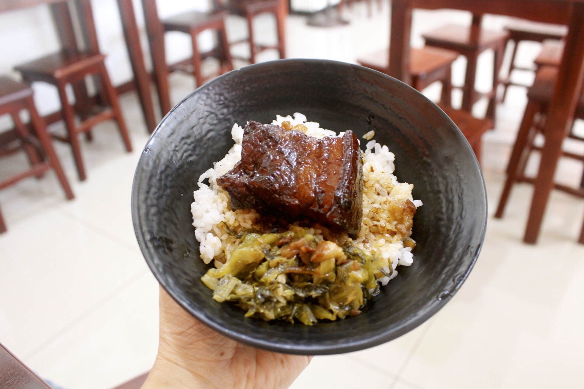 【食 三伍魷魚羹】傳承台中老家三十年的老口味。招牌羹闆娘手工自己做.家常爌肉鹹香下飯！