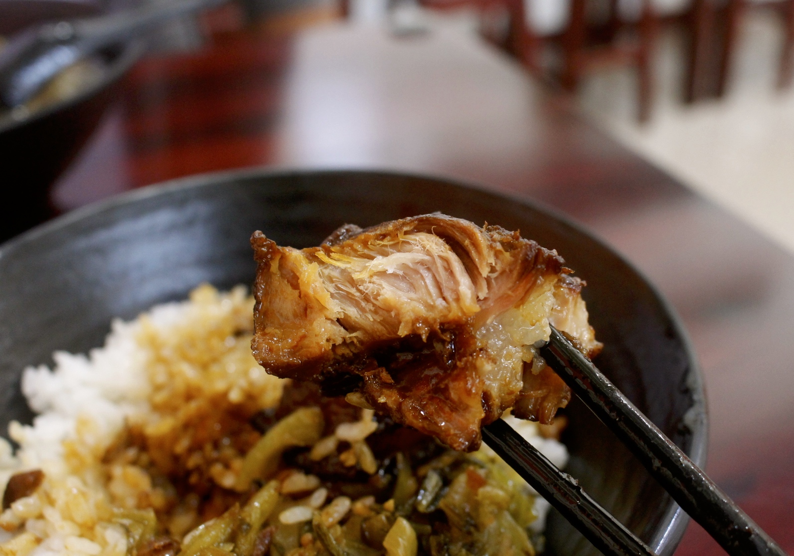 【食 三伍魷魚羹】傳承台中老家三十年的老口味。招牌羹闆娘手工自己做.家常爌肉鹹香下飯！