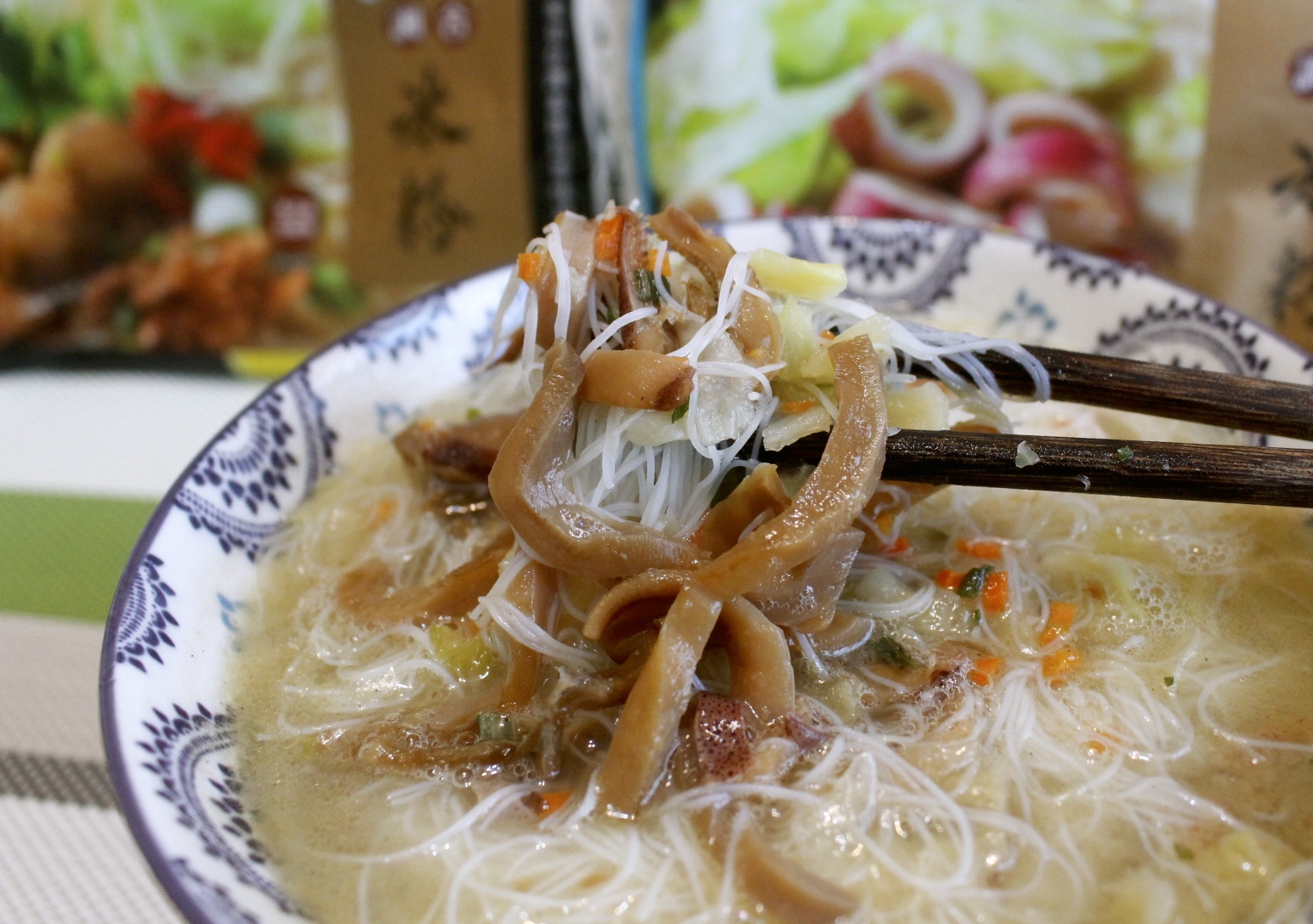 【食 漁品軒】基隆十大伴手禮!全台唯一即食(泡)的海鮮米粉、XO醬讓菜色增添海鮮風味 【食 漁品軒】基隆十大伴手禮!全台唯一即食(泡)的海鮮米粉、XO醬讓菜色增添海鮮風味