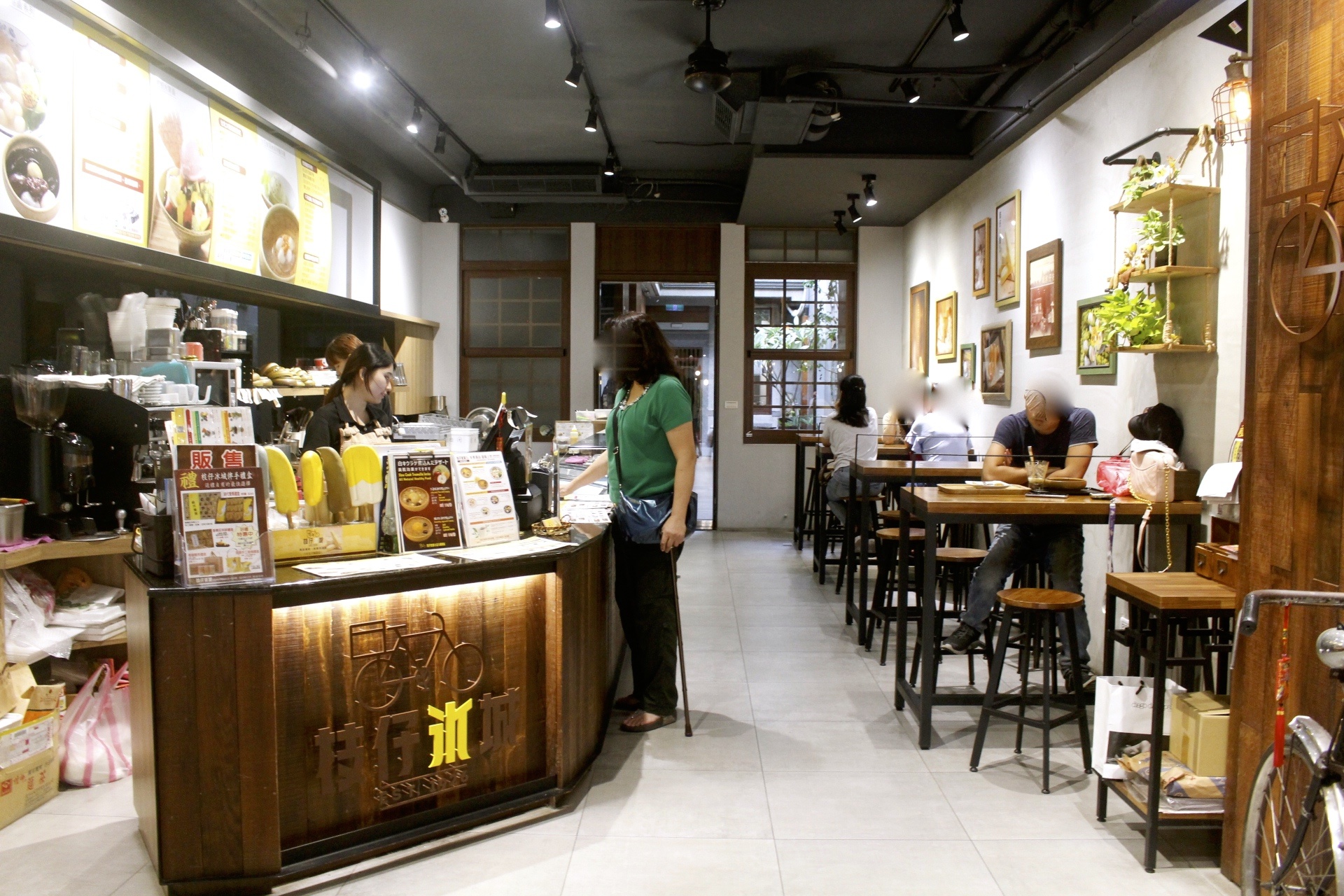 【食 枝仔冰城】高雄旗山90年老店「大稻埕」也吃得到。阿嬤手工四色湯圓、古早味清冰都好吃