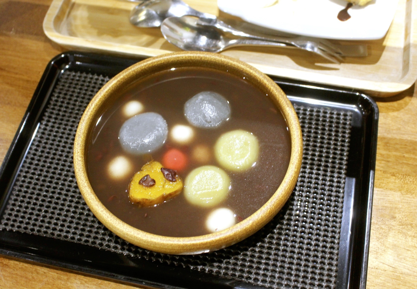 【食 枝仔冰城】高雄旗山90年老店「大稻埕」也吃得到。阿嬤手工四色湯圓、古早味清冰都好吃