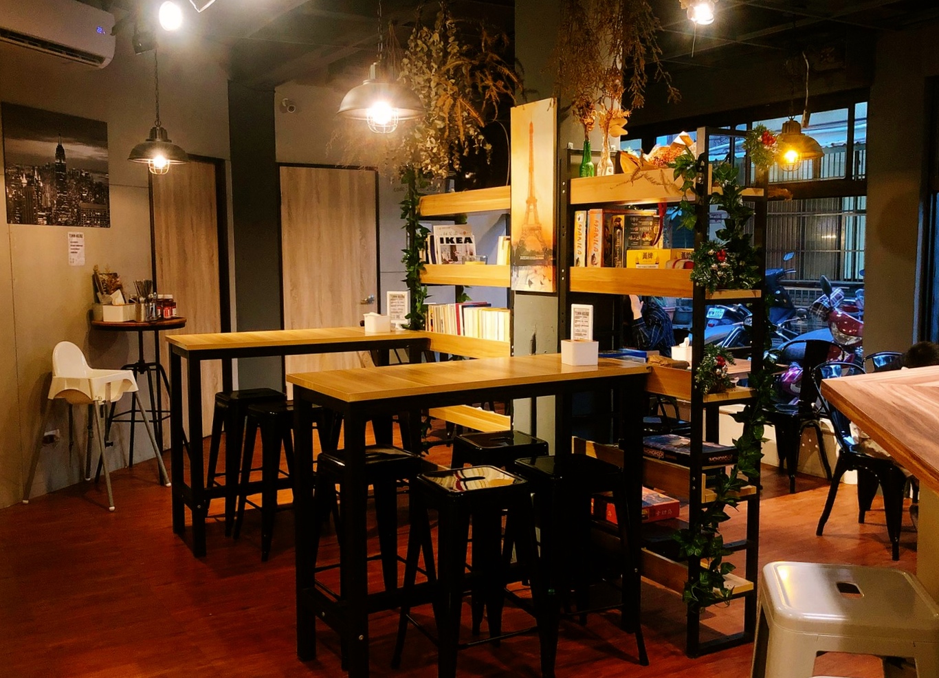 【食 街區商號】隱身內壢巷文青小店！唐揚炸雞黑咖哩飯加入純黑可可粉？含藴的香辣味讓人意猶未盡