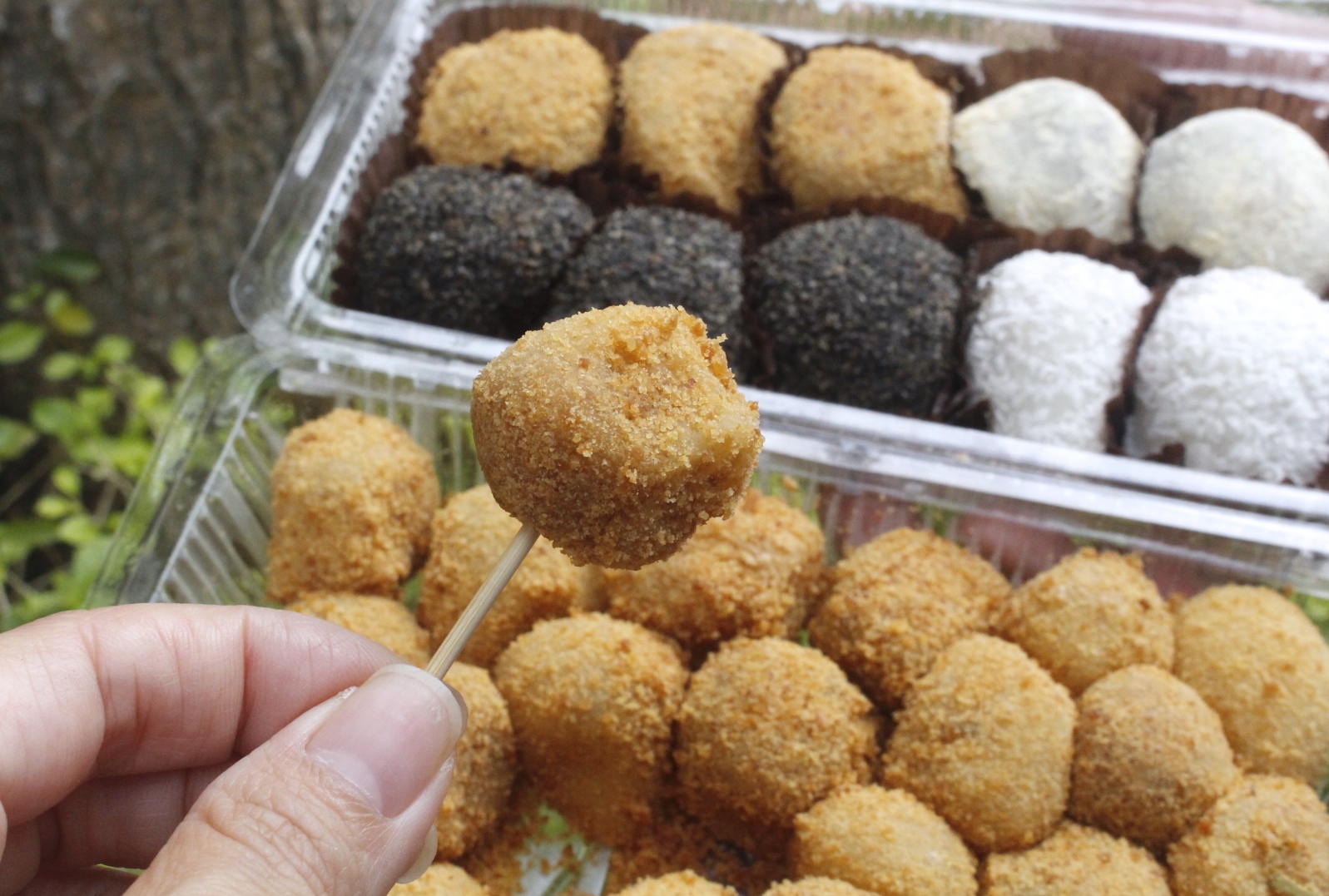 麻糬店,台灣小吃,伴手禮,老客家傳統麻糬,黑麻糬,如糬佳珍手工麻糬,米齊粑,彭春堂,元拾麻糬,芳塢碼頭麻糬,御之屋麻糬,洪記草屯麻糬,玉瓏坊名產麻糬,玉華珍麻糬,大元餅行,客家麻糬,西螺祖傳麻糬大王,喜田屋麻糬,小華村純米手作粿店,阿桶嬤糬,游家米糕麻糬,曾傳手工麻糬,菜市場麻糬,阿嬤麻糬,DIY麻糬,康家客家手工麻糬,錦記麻糬