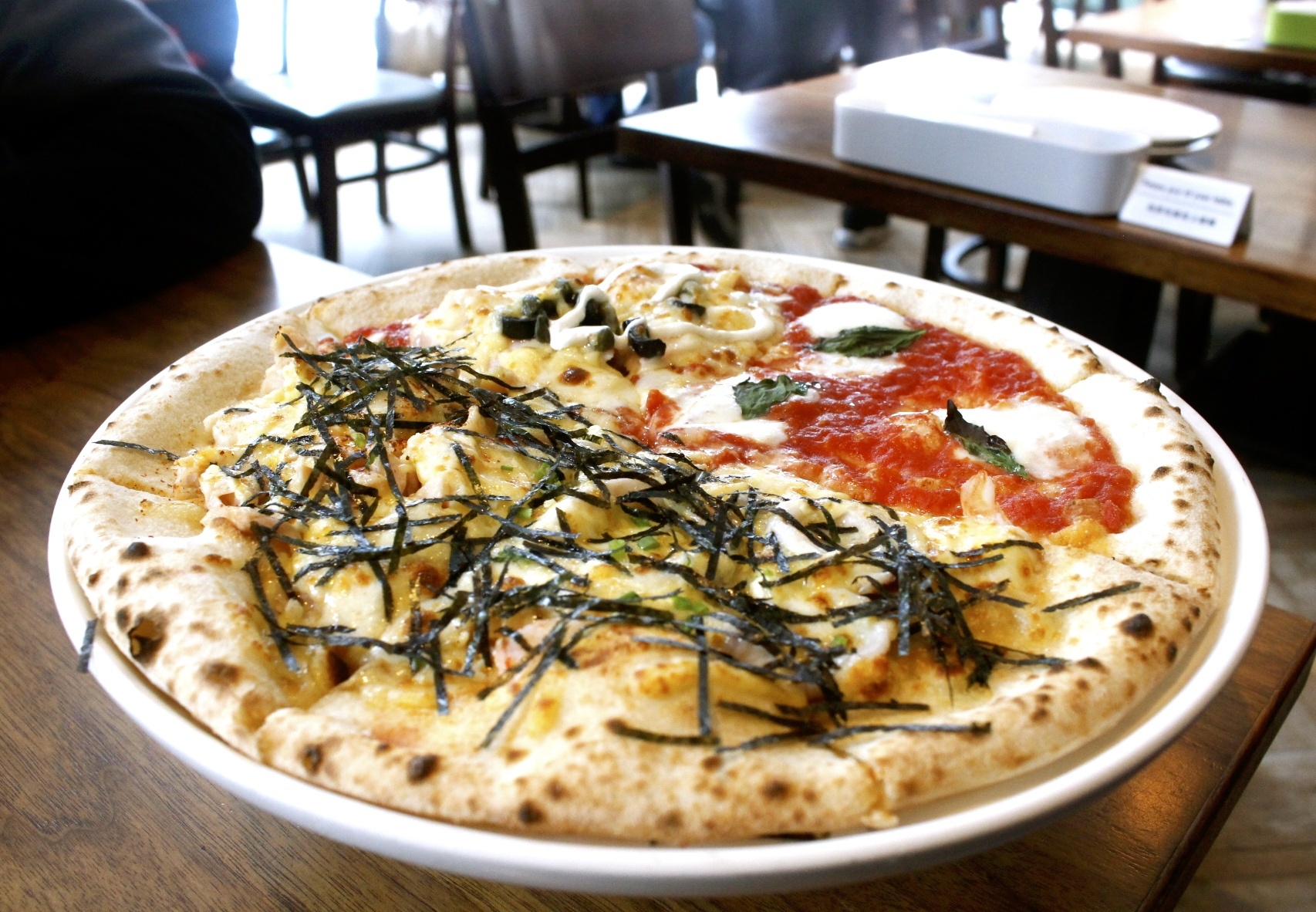 【食 Japoli義大利餐酒館】三井outlet分店「特色拼搭Pizza」一次可以嚐到四種口味！環境氛圍、服務都大加分