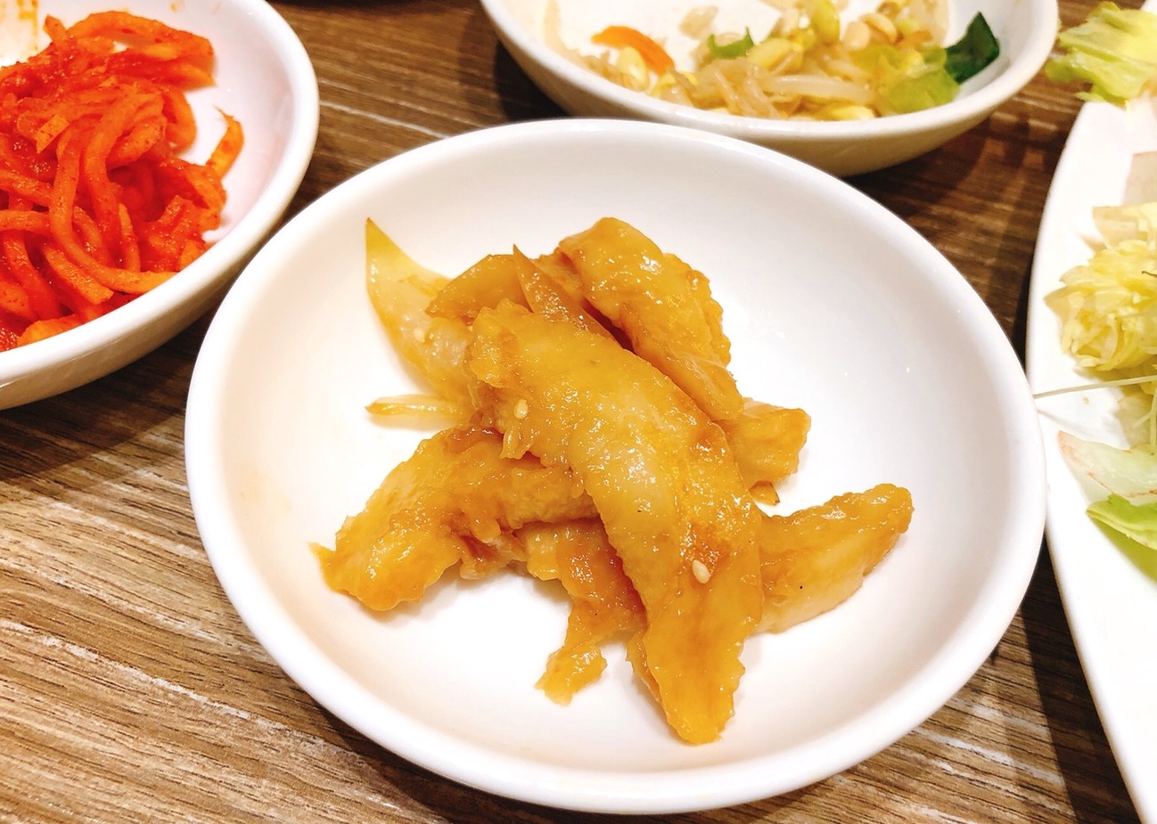 【食 韓食拌樂 bibim】大阪連鎖品牌(三井outlet分店)。韓式小菜無限吃到飽！天冷就是要吃韓國部隊鍋