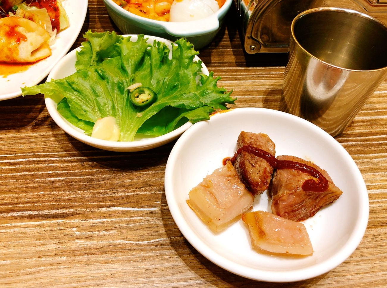 【食 韓食拌樂 bibim】大阪連鎖品牌(三井outlet分店)。韓式小菜無限吃到飽！天冷就是要吃韓國部隊鍋