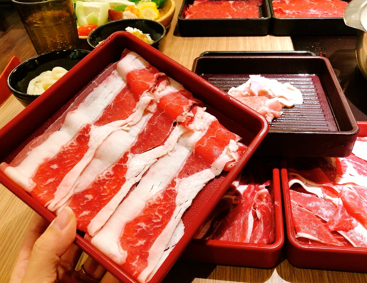 桃園火鍋,鍋物吃到飽,鍋物,火鍋,自助區吃到飽,桃園美食,和牛涮日式鍋物放題,派大鮮精緻鍋物,山崎昆布鍋物,饗和牛鍋物放題,鬥牛士二鍋,陽廚mini鍋,蟳鮮屋桃園藝文店,光鮮綠蔬 Valofresh,大漠紅頂級蒙古鍋,本燔野菜農場,糧倉1號頂級麻辣鴛鴦鍋,養鍋石頭涮涮鍋,家芬豆花火鍋,巴適經典麻辣鍋,涮乃葉syabu-yo,總裁家溫體鮮羊肉料理,韓鄉石頭火鍋 