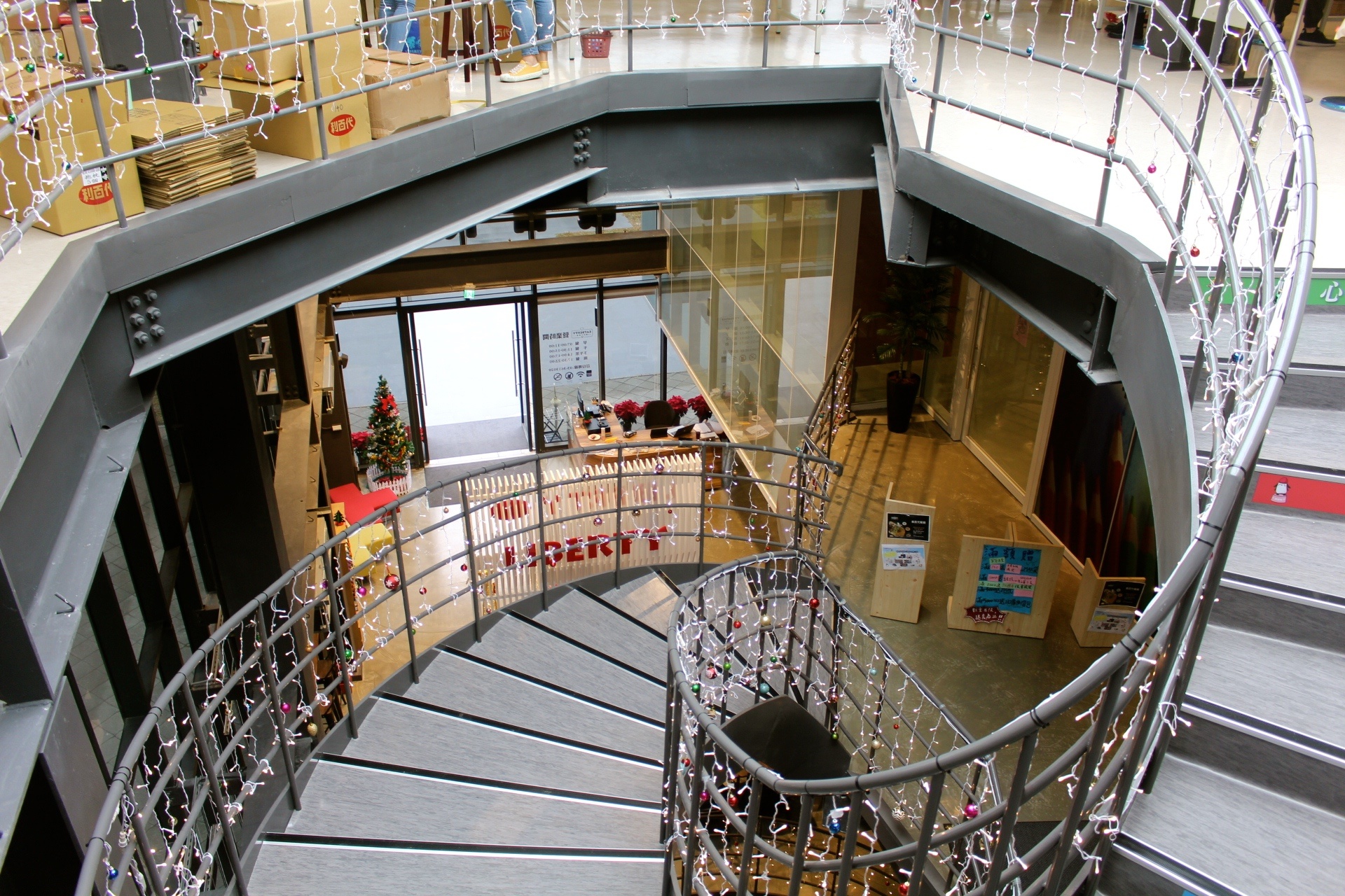 【食 義百代餐館】老字號利百代彩筆文創館就在龜山工業區!12/20~12/26打卡享優惠、還有文具特惠活動 【食 義百代餐館】老字號利百代彩筆文創館就在龜山工業區!12/20~12/26打卡享優惠、還有文具特惠活動