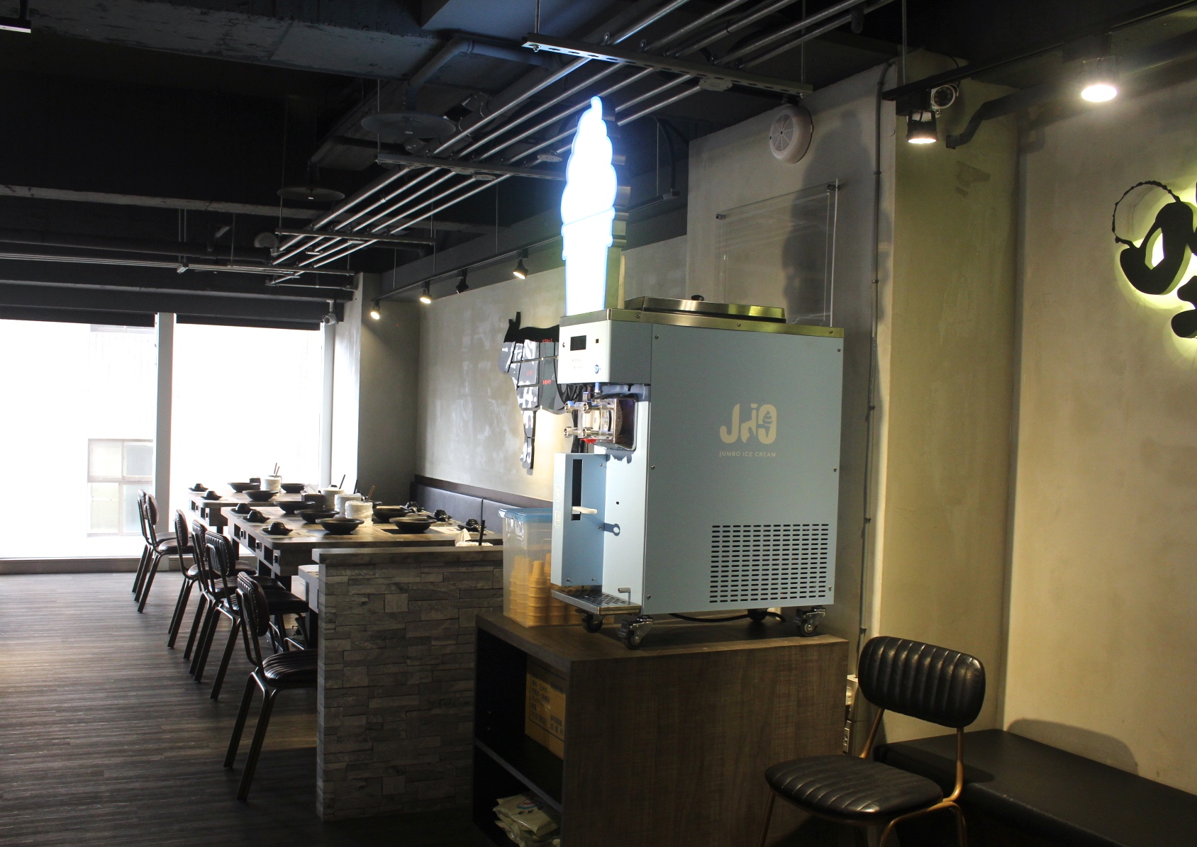 【食 嗑肉石鍋 (中壢店)】快來中美村大樓大嗑石鍋！痛風海鮮船＋肉滿滿拼盤～讓你吃到翻過去