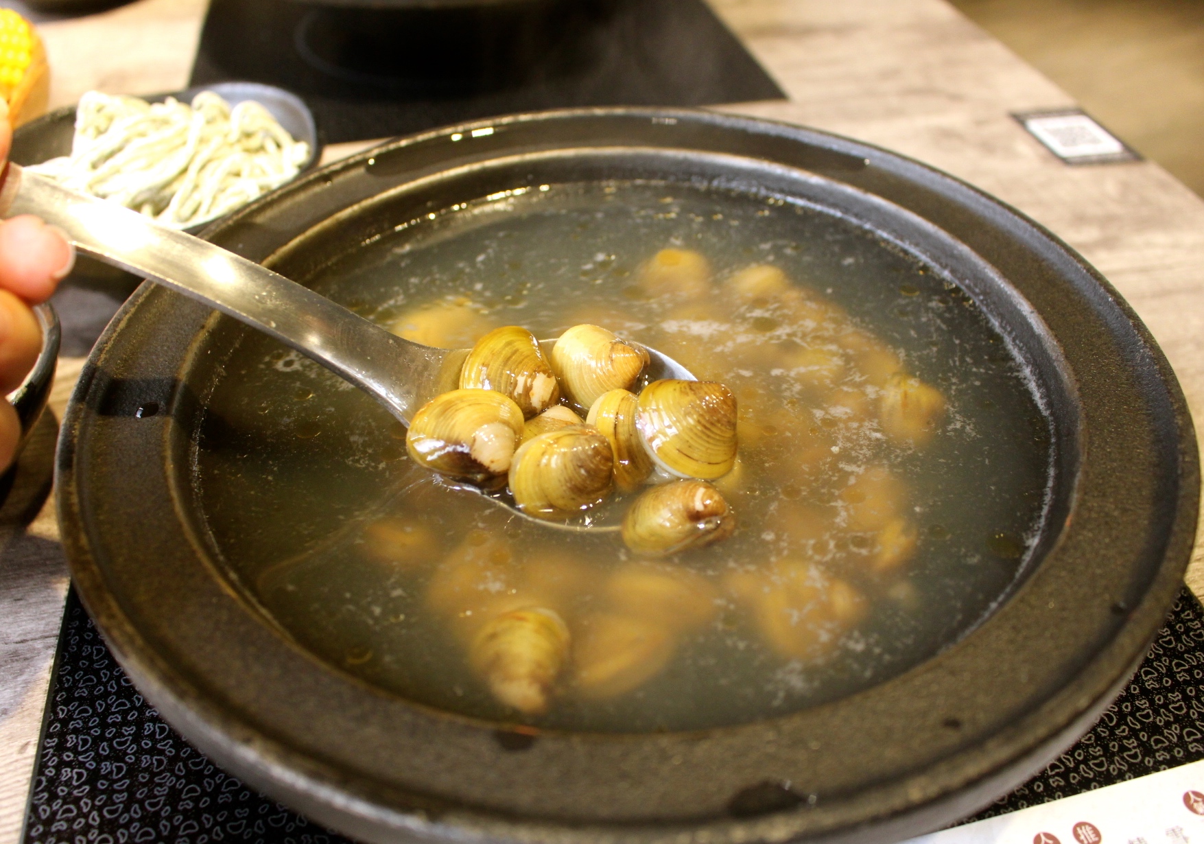 【食 嗑肉石鍋 (中壢店)】快來中美村大樓大嗑石鍋！痛風海鮮船＋肉滿滿拼盤～讓你吃到翻過去
