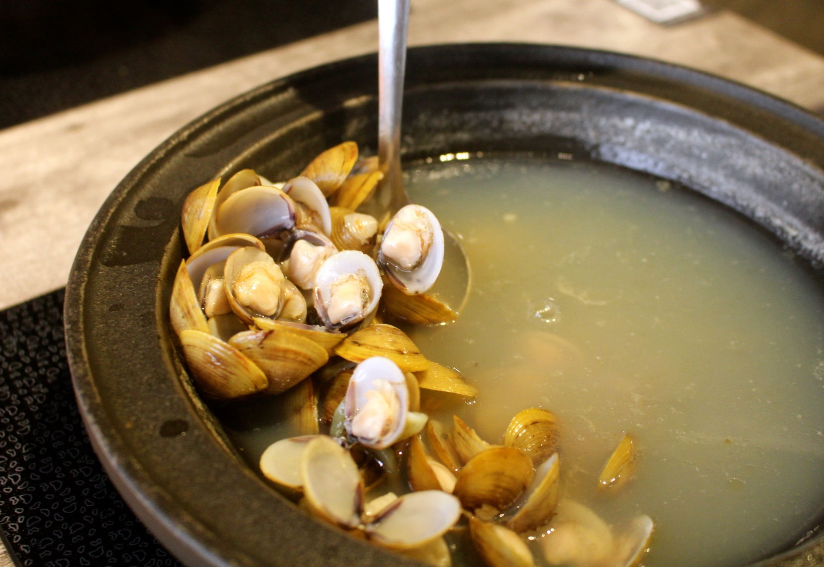 【食 嗑肉石鍋 (中壢店)】快來中美村大樓大嗑石鍋！痛風海鮮船＋肉滿滿拼盤～讓你吃到翻過去