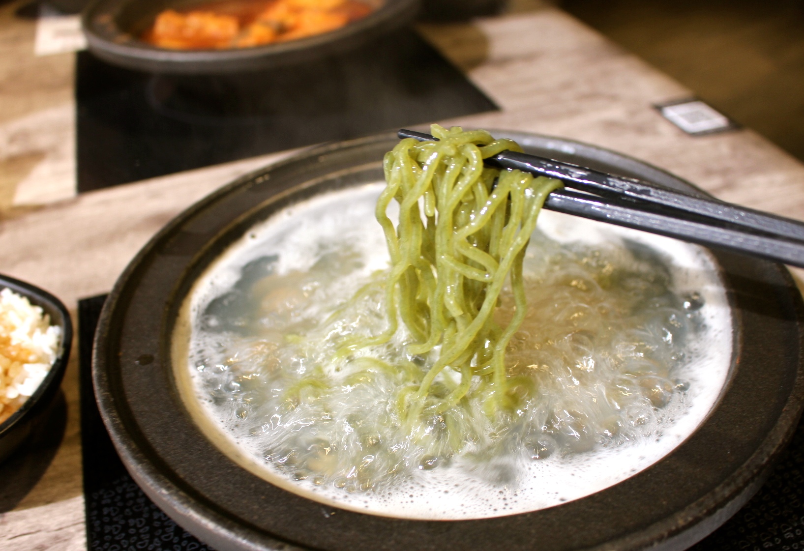 【食 嗑肉石鍋 (中壢店)】快來中美村大樓大嗑石鍋！痛風海鮮船＋肉滿滿拼盤～讓你吃到翻過去