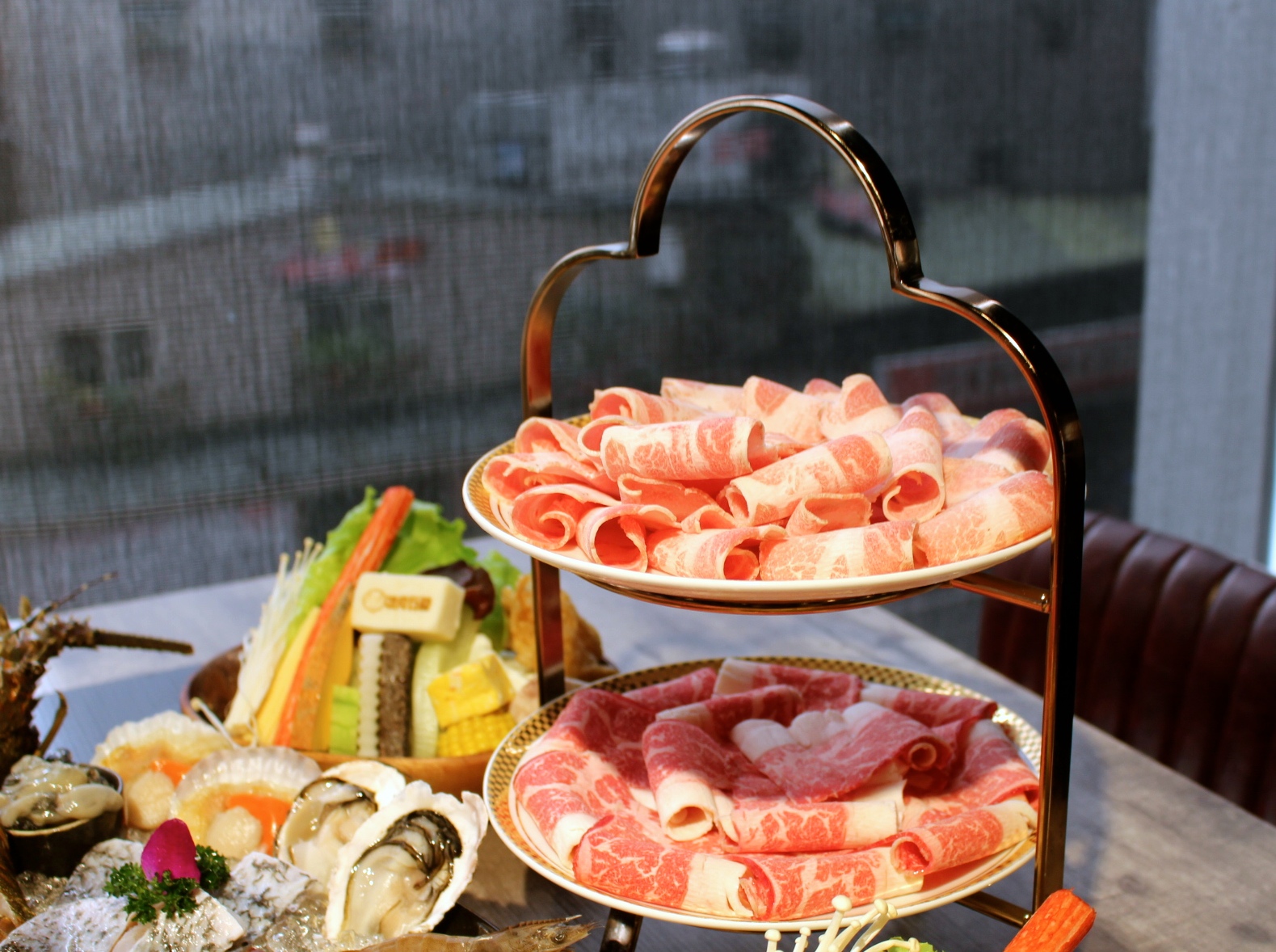 【食 嗑肉石鍋 (中壢店)】快來中美村大樓大嗑石鍋！痛風海鮮船＋肉滿滿拼盤～讓你吃到翻過去