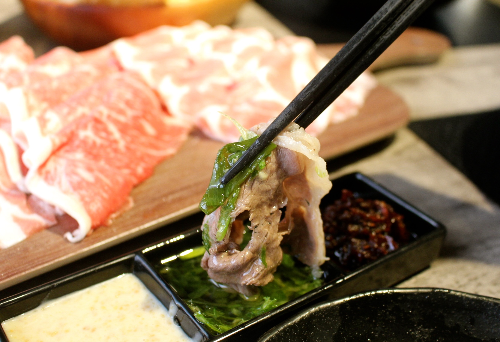 【食 嗑肉石鍋 (中壢店)】快來中美村大樓大嗑石鍋！痛風海鮮船＋肉滿滿拼盤～讓你吃到翻過去