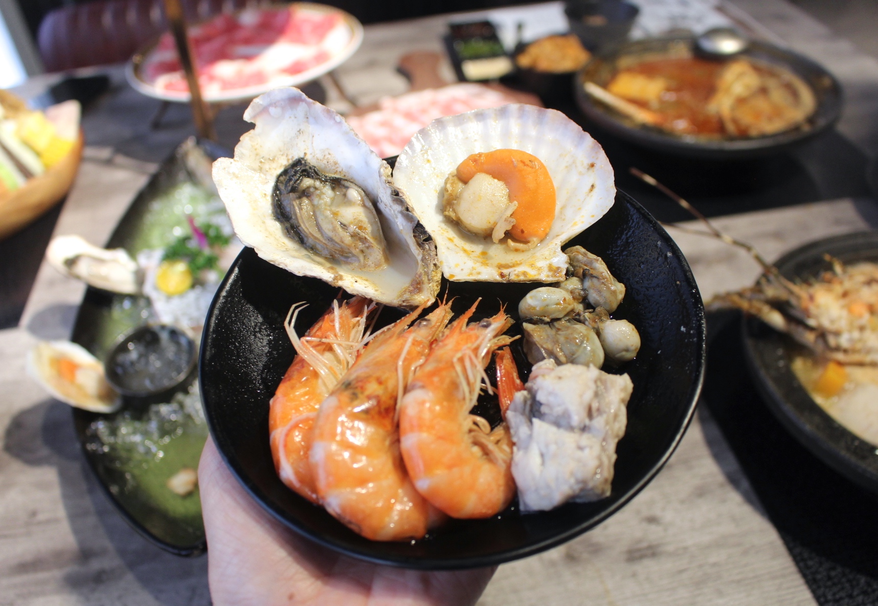 【食 嗑肉石鍋 (中壢店)】快來中美村大樓大嗑石鍋！痛風海鮮船＋肉滿滿拼盤～讓你吃到翻過去