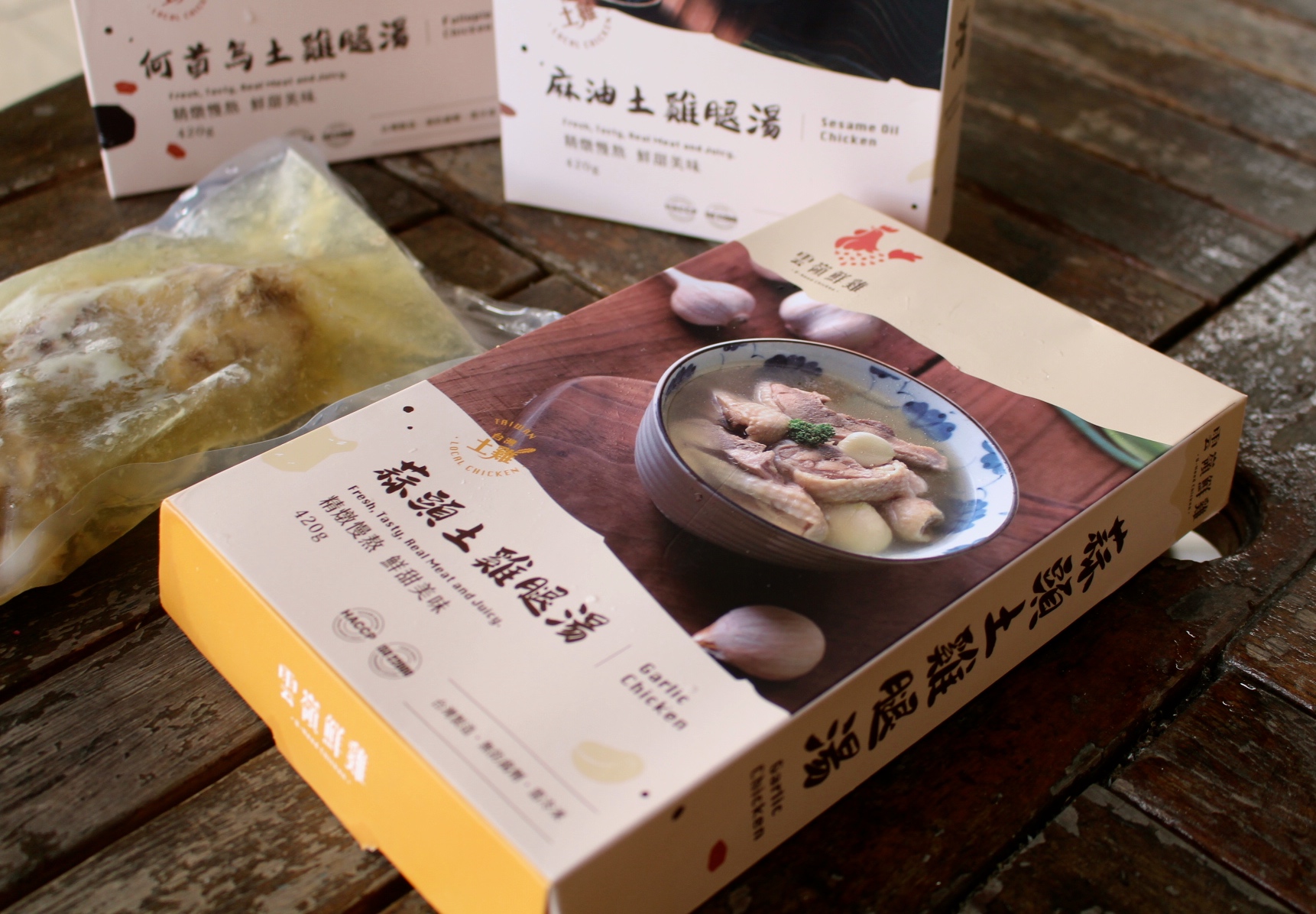 【食 雲嶺鮮雞】一個人也能享用的暖心補身雞湯!何首烏、蒜頭和麻油土雞湯適合懶人加熱就好 【食 雲嶺鮮雞】一個人也能享用的暖心補身雞湯!何首烏、蒜頭和麻油土雞湯適合懶人加熱就好