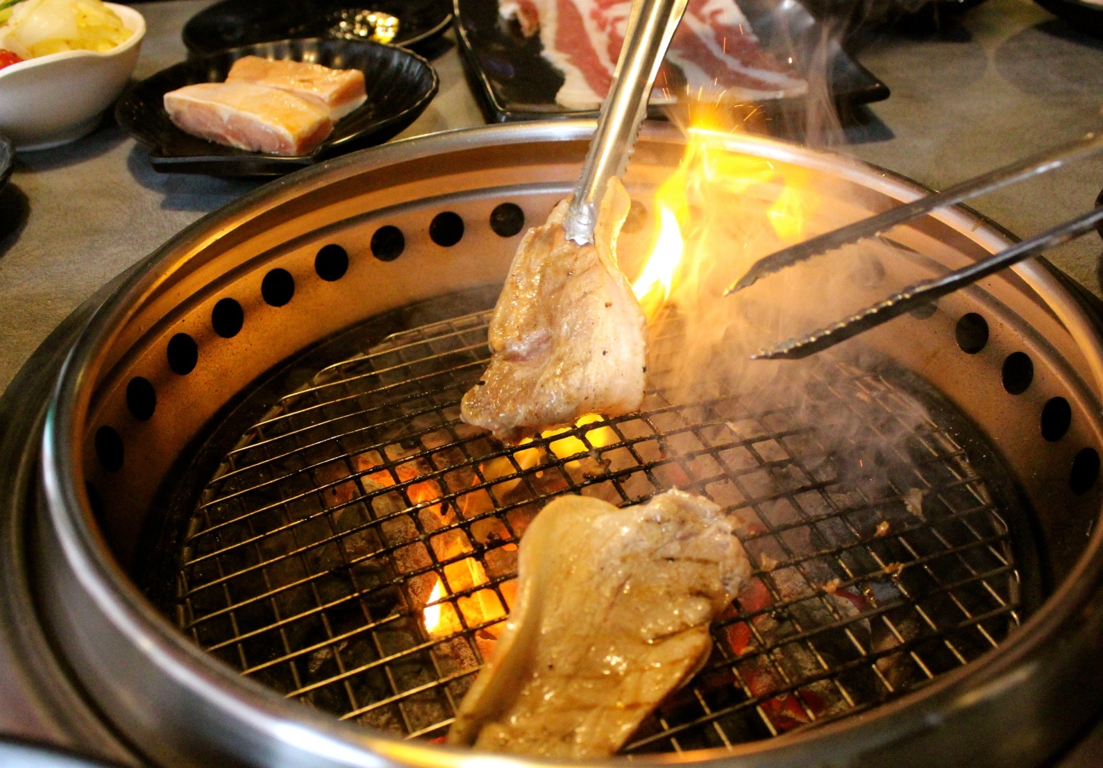 【食 我!就厲害】鄰近南崁交流道!西門町來的燒肉吃到飽.泰國蝦、美國和牛、haagen dazs全都吃到飽! 【食 我!就厲害】鄰近南崁交流道!西門町來的燒肉吃到飽.泰國蝦、美國和牛、haagen dazs全都吃到飽!