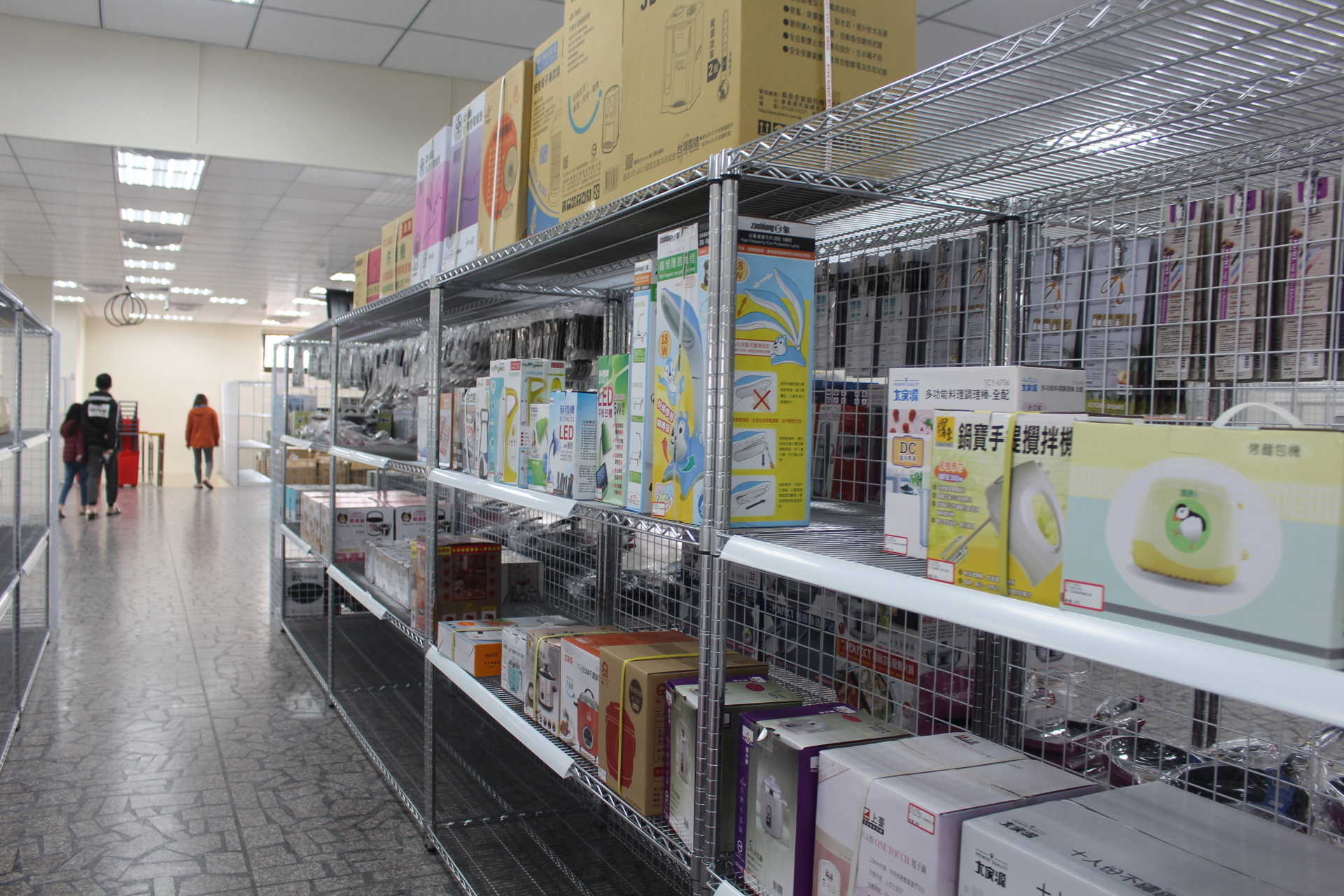 【買 玩巨帝國】2020年楊梅新開幕！佔大最大1000坪玩具批發店，上萬種夜市小玩具、迪士尼商品、騎乘玩具..任你選擇