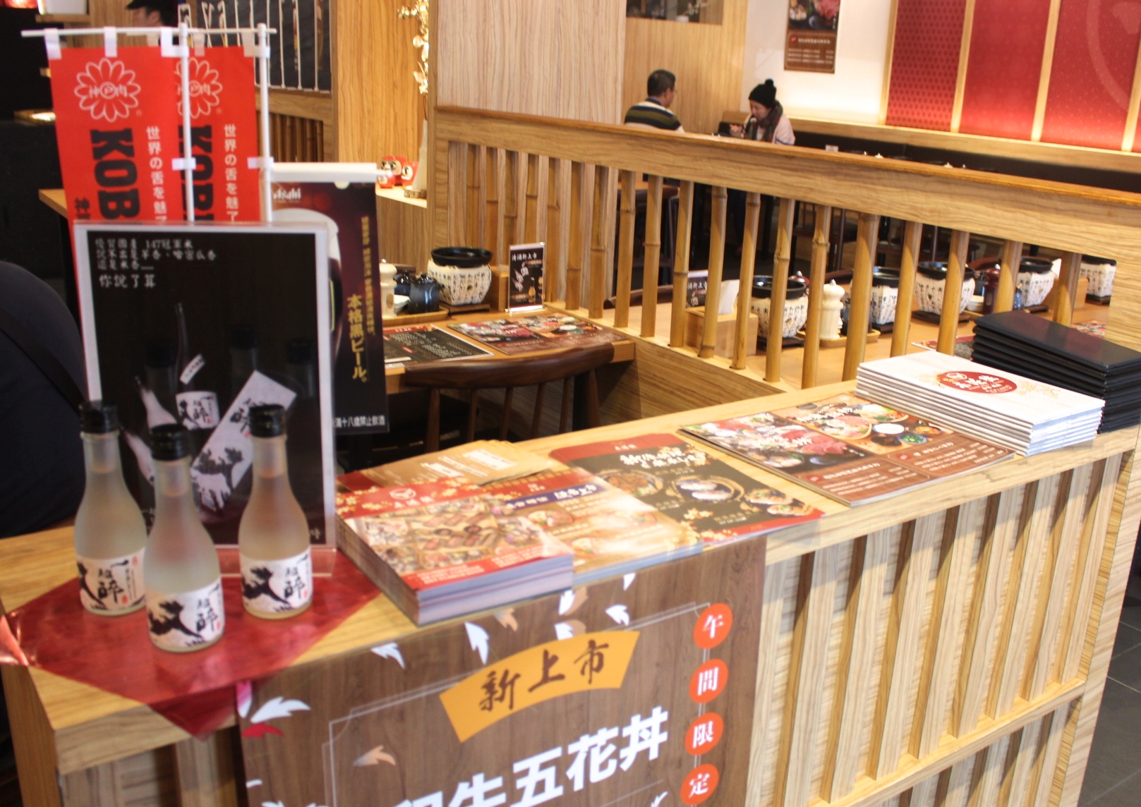【食 東港強和牛燒肉】就是要吃「海鮮頂級和牛」搭配麻辣鍋，日本A5頂級和牛油花瞬間化開～超美味