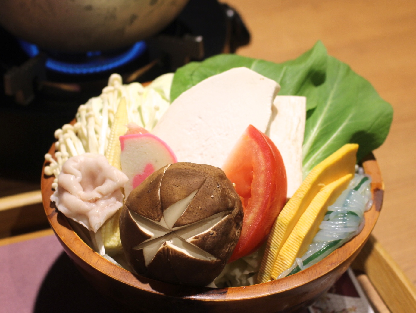 【食 東港強和牛燒肉】就是要吃「海鮮頂級和牛」搭配麻辣鍋，日本A5頂級和牛油花瞬間化開～超美味