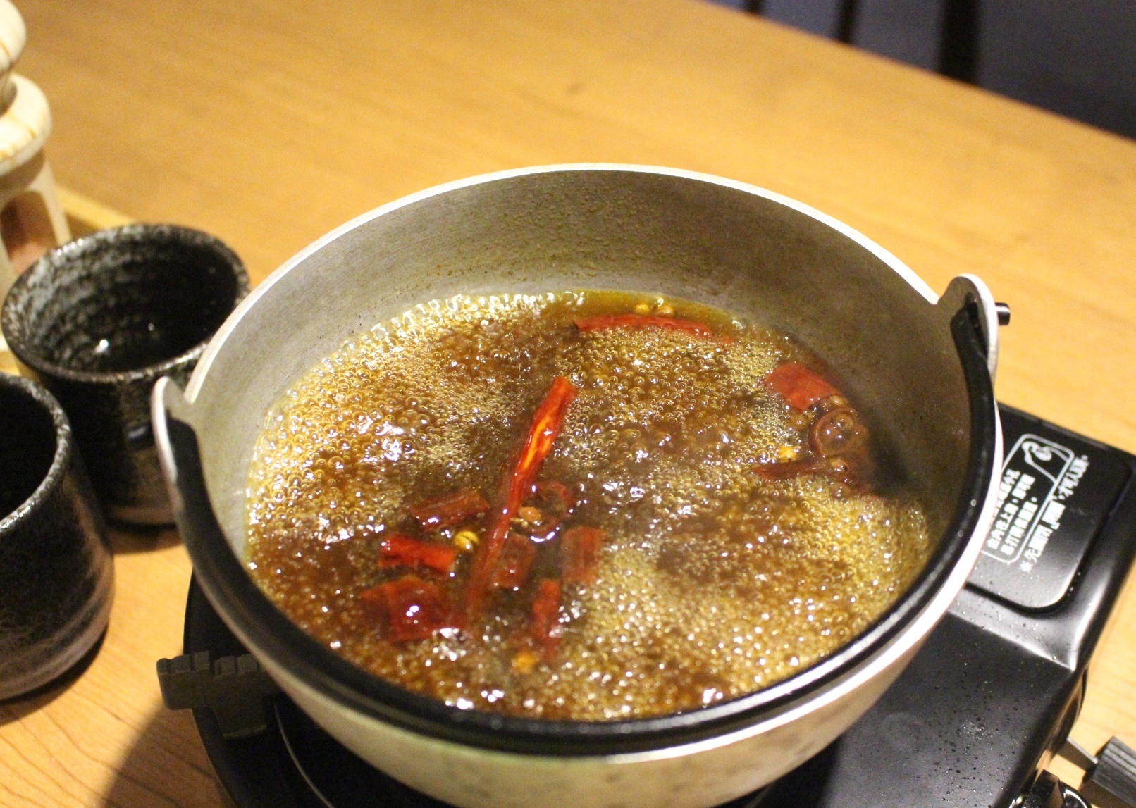 【食 東港強和牛燒肉】就是要吃「海鮮頂級和牛」搭配麻辣鍋，日本A5頂級和牛油花瞬間化開～超美味