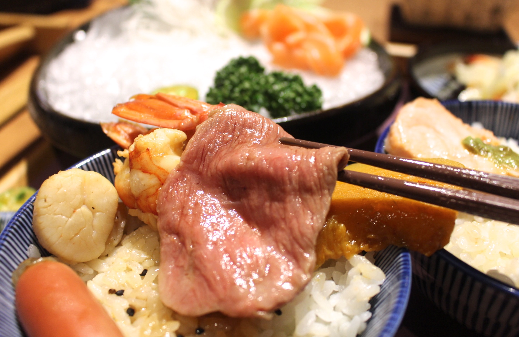 【食 東港強和牛燒肉】就是要吃「海鮮頂級和牛」搭配麻辣鍋，日本A5頂級和牛油花瞬間化開～超美味