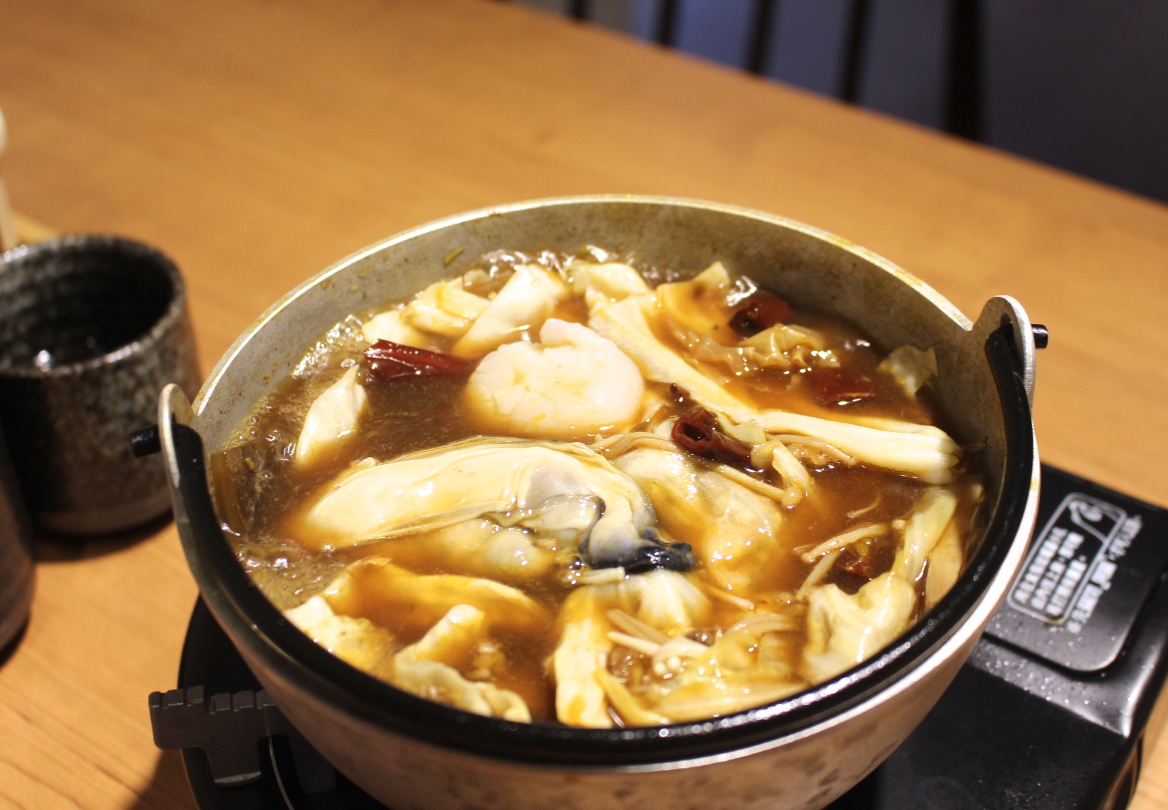 【食 東港強和牛燒肉】就是要吃「海鮮頂級和牛」搭配麻辣鍋，日本A5頂級和牛油花瞬間化開～超美味