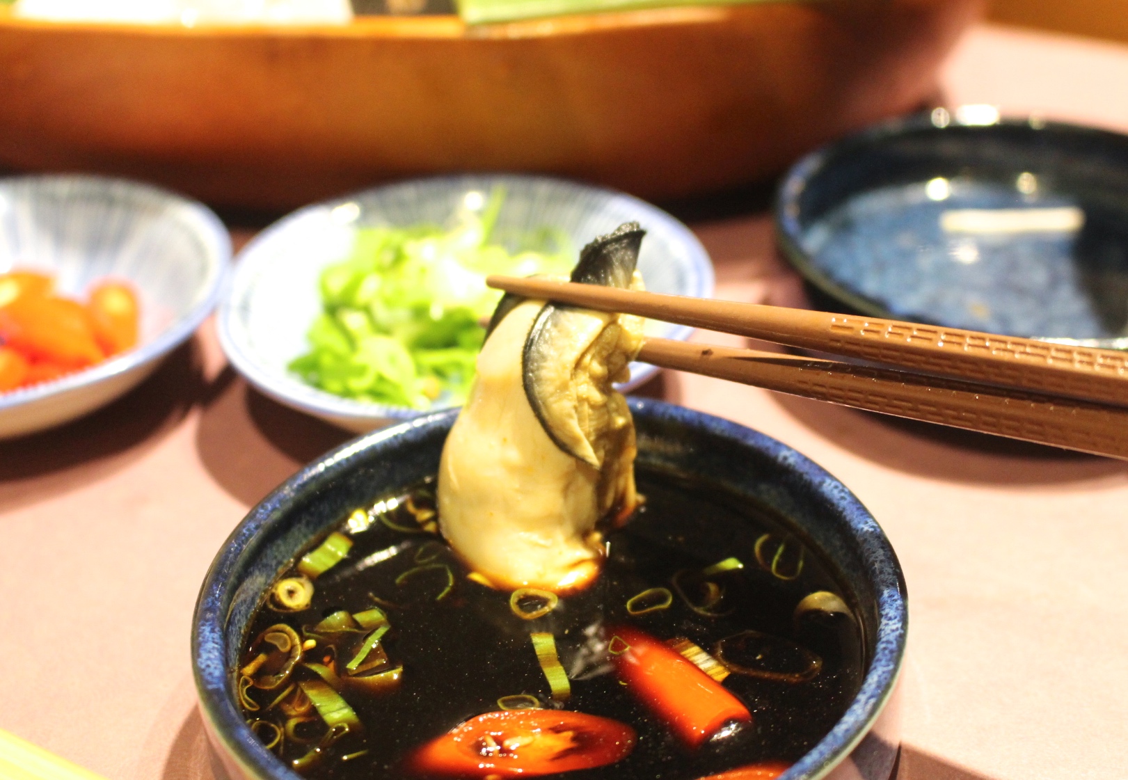 【食 東港強和牛燒肉】就是要吃「海鮮頂級和牛」搭配麻辣鍋，日本A5頂級和牛油花瞬間化開～超美味