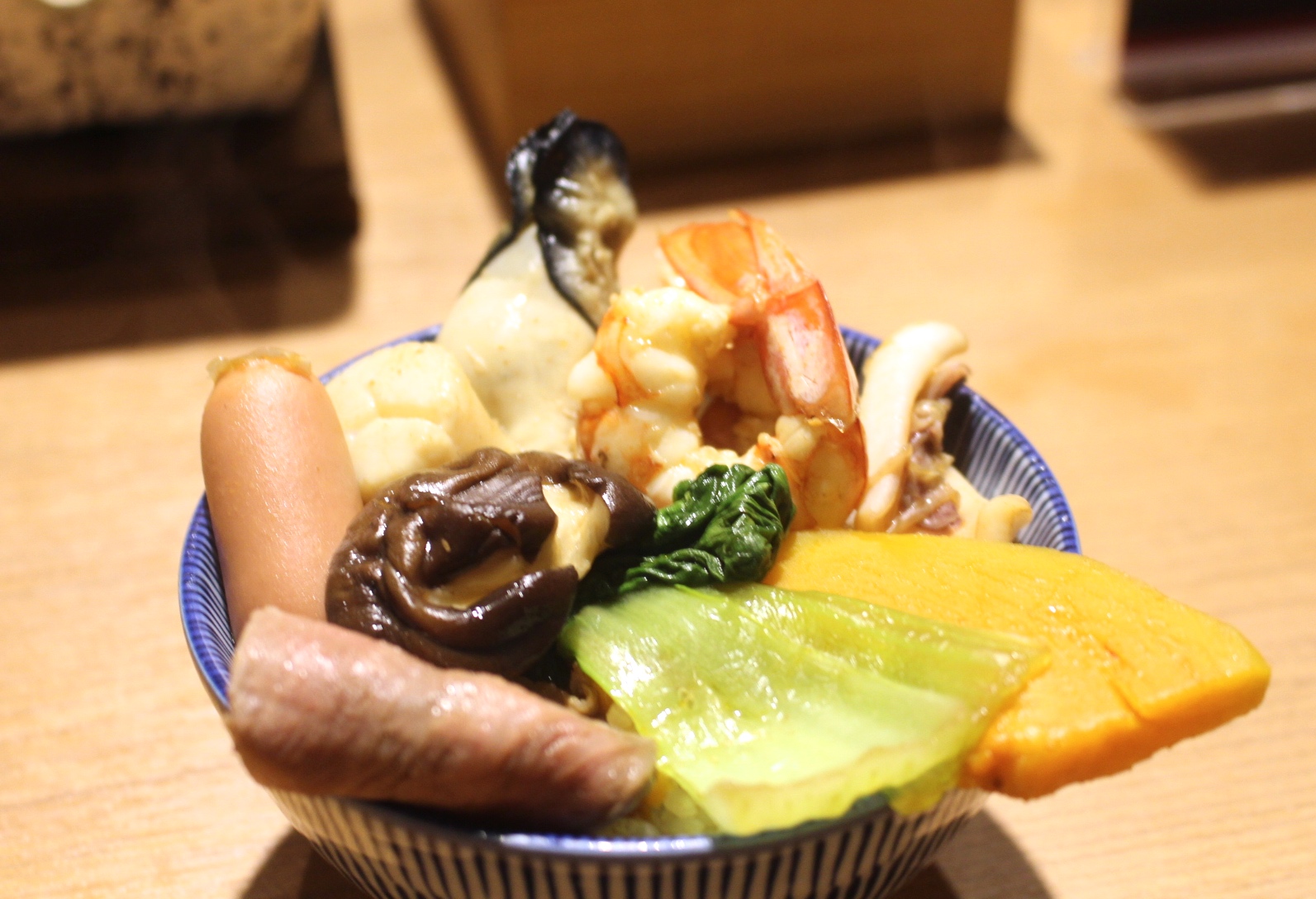 【食 東港強和牛燒肉】就是要吃「海鮮頂級和牛」搭配麻辣鍋，日本A5頂級和牛油花瞬間化開～超美味