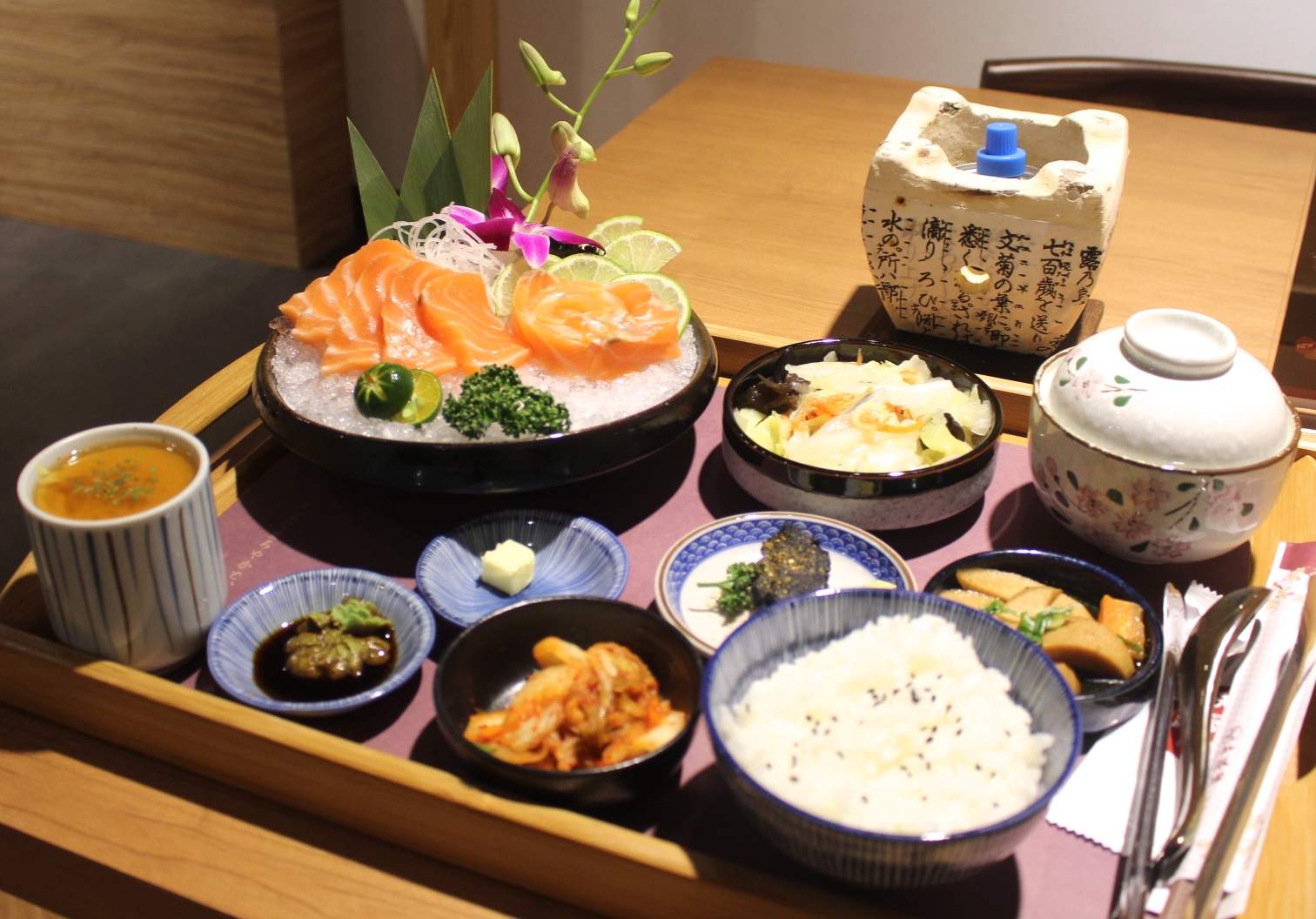 【食 東港強和牛燒肉】就是要吃「海鮮頂級和牛」搭配麻辣鍋，日本A5頂級和牛油花瞬間化開～超美味