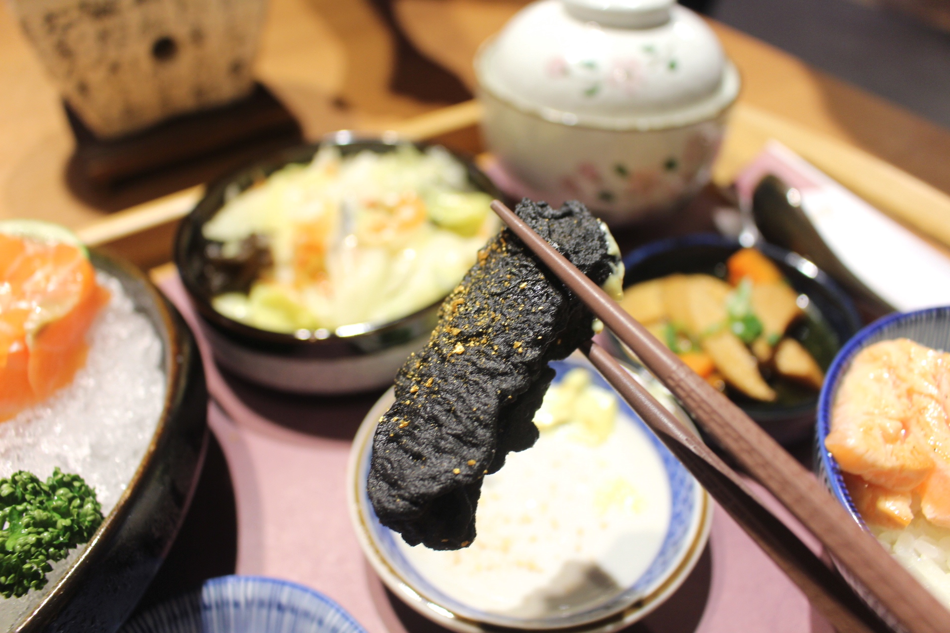 【食 東港強和牛燒肉】就是要吃「海鮮頂級和牛」搭配麻辣鍋，日本A5頂級和牛油花瞬間化開～超美味