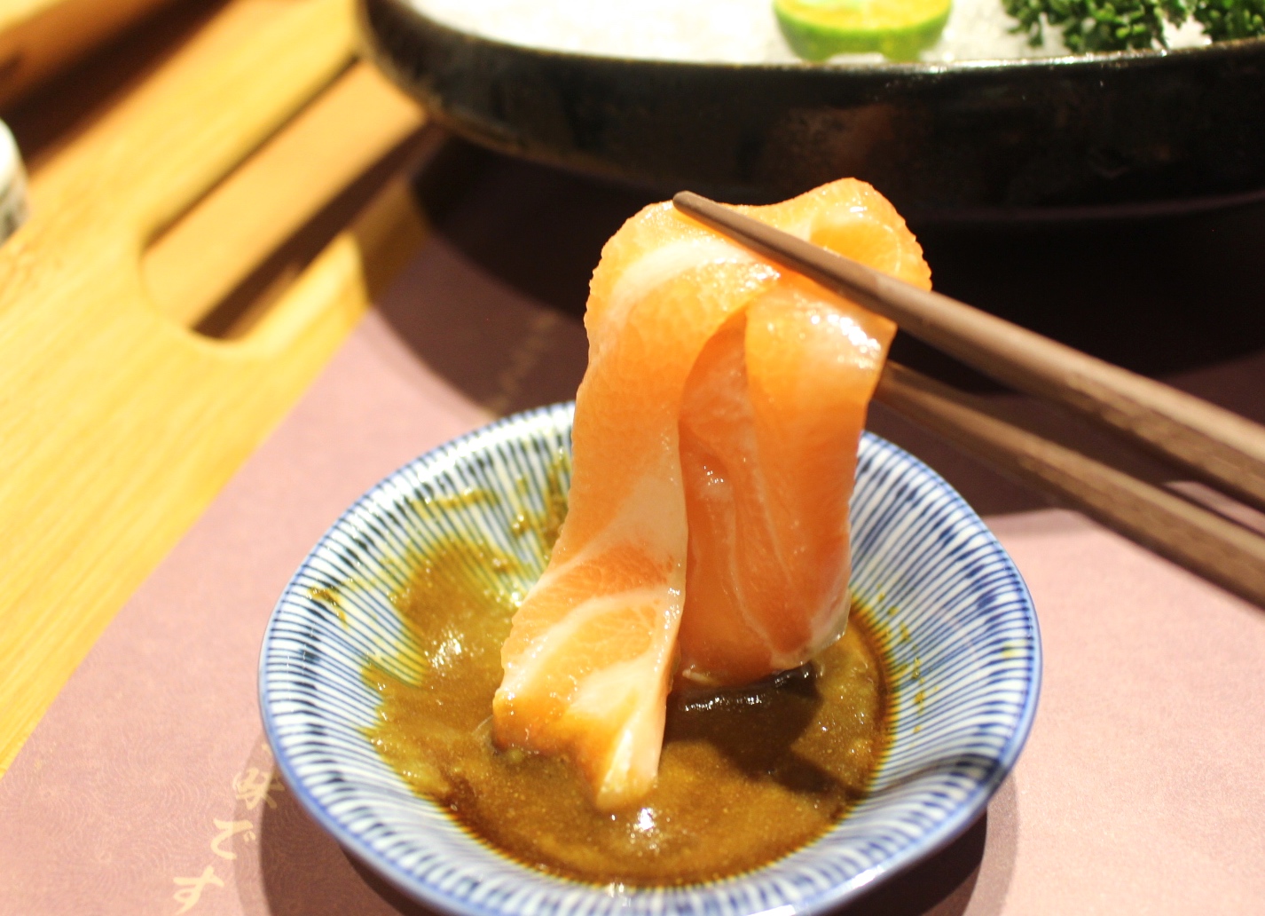 【食 東港強和牛燒肉】就是要吃「海鮮頂級和牛」搭配麻辣鍋，日本A5頂級和牛油花瞬間化開～超美味