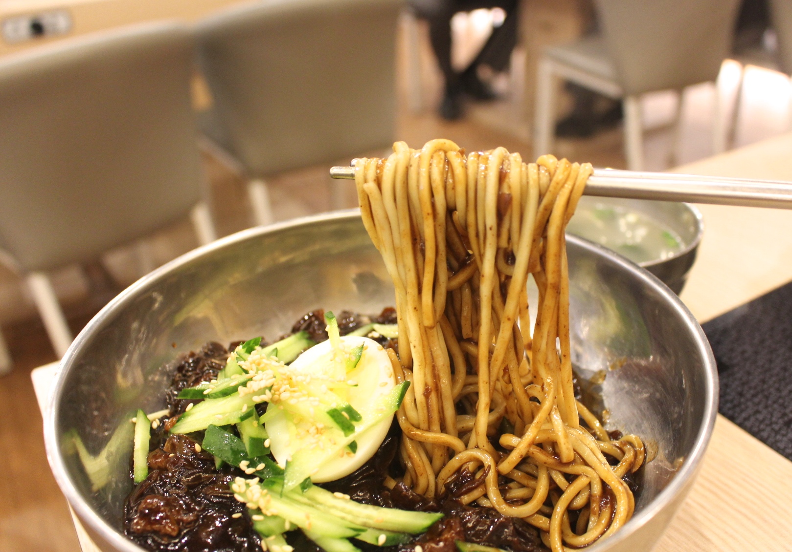 【食 木槿花韓式食堂(中壢店)】藏身家樂福一人也能享用的鐵盤烤肉!厚實3公分海鮮煎餅必點、雙人部隊鍋最划算 【食 木槿花韓式食堂(中壢店)】藏身家樂福一人也能享用的鐵盤烤肉!厚實3公分海鮮煎餅必點、雙人部隊鍋最划算