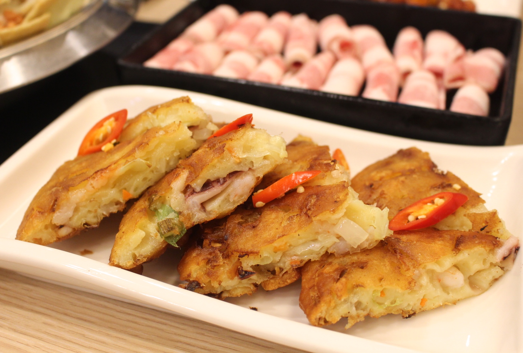 【食 木槿花韓式食堂(中壢店)】藏身家樂福一人也能享用的鐵盤烤肉!厚實3公分海鮮煎餅必點、雙人部隊鍋最划算 【食 木槿花韓式食堂(中壢店)】藏身家樂福一人也能享用的鐵盤烤肉!厚實3公分海鮮煎餅必點、雙人部隊鍋最划算
