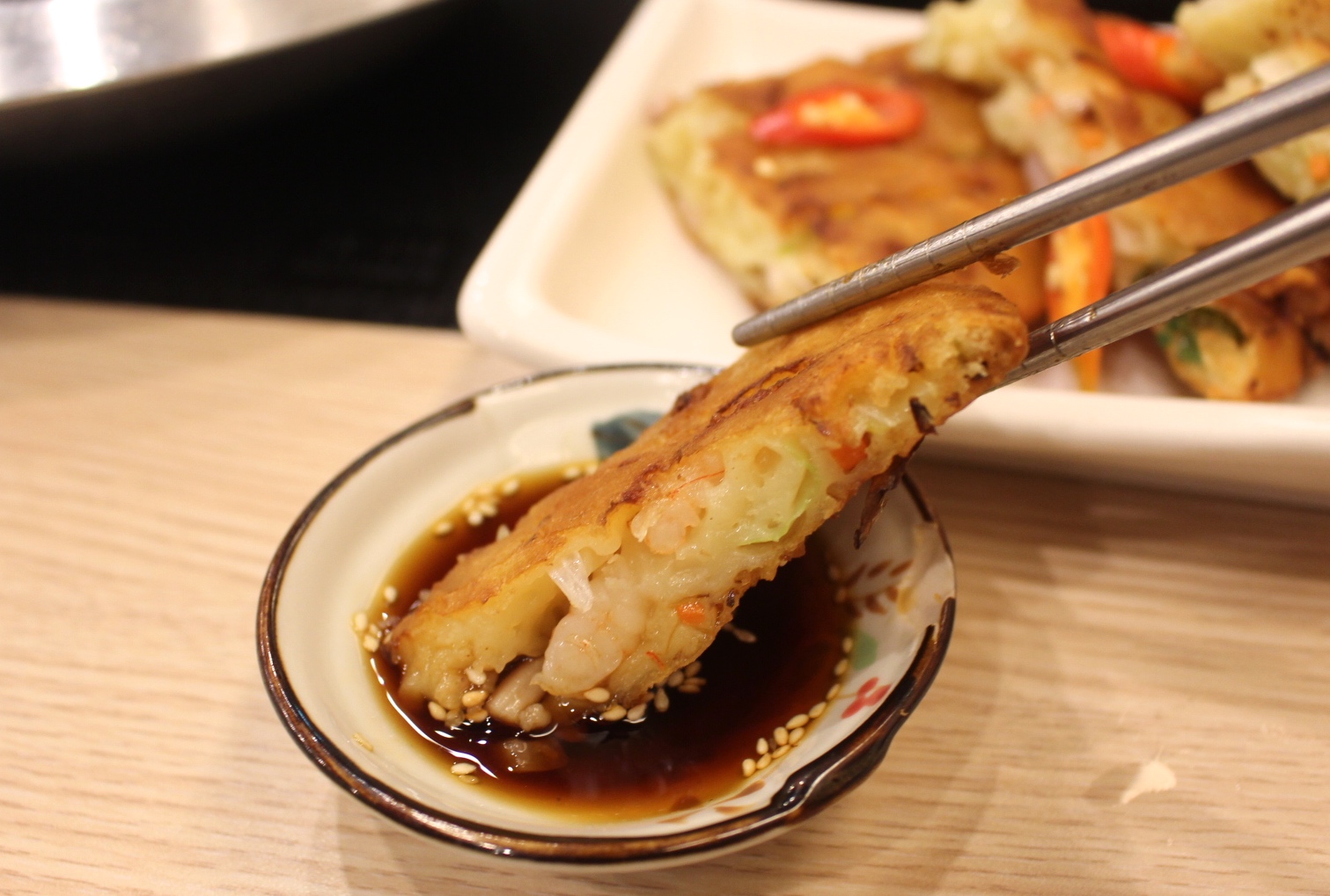 【食 木槿花韓式食堂(中壢店)】藏身家樂福一人也能享用的鐵盤烤肉!厚實3公分海鮮煎餅必點、雙人部隊鍋最划算 【食 木槿花韓式食堂(中壢店)】藏身家樂福一人也能享用的鐵盤烤肉!厚實3公分海鮮煎餅必點、雙人部隊鍋最划算