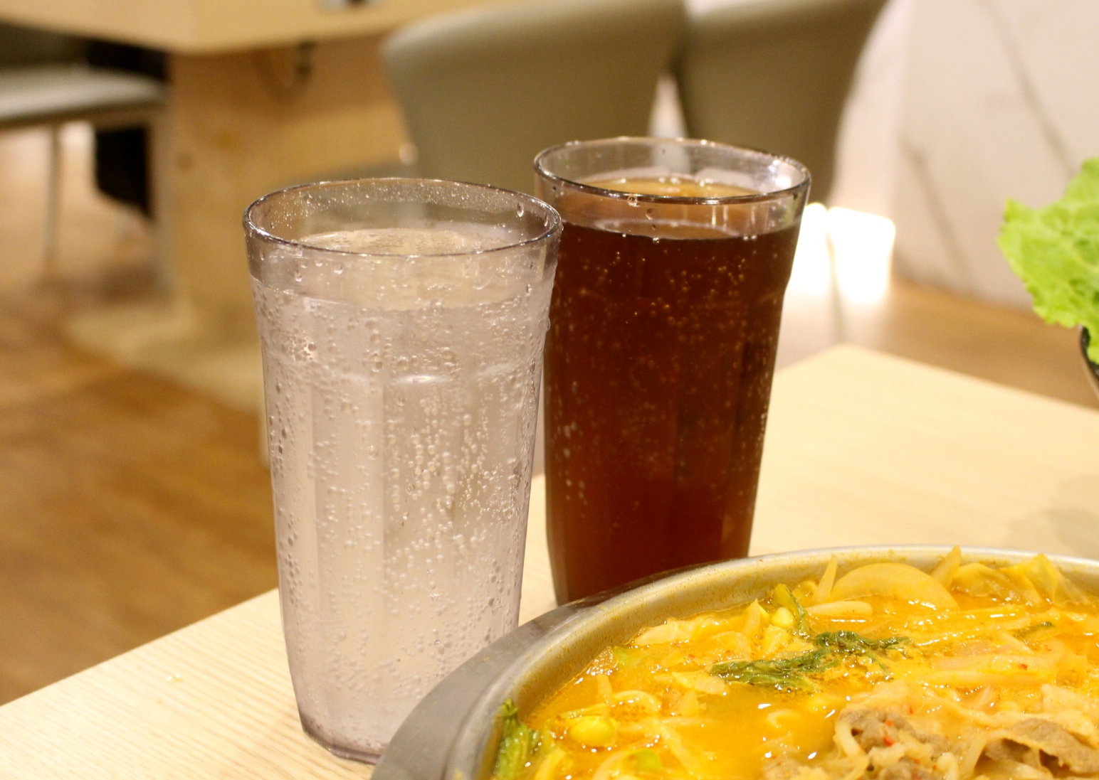 【食 木槿花韓式食堂(中壢店)】藏身家樂福一人也能享用的鐵盤烤肉！厚實3公分海鮮煎餅必點、雙人部隊鍋最划算