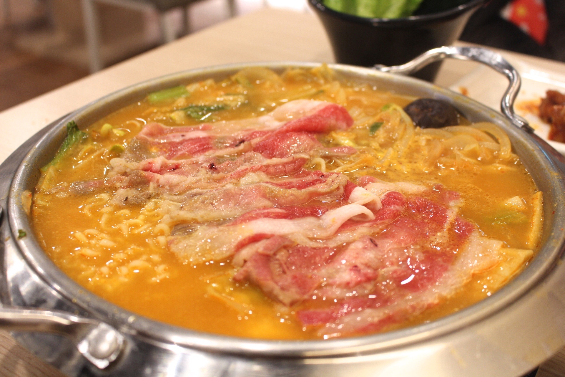【食 木槿花韓式食堂(中壢店)】藏身家樂福一人也能享用的鐵盤烤肉!厚實3公分海鮮煎餅必點、雙人部隊鍋最划算 【食 木槿花韓式食堂(中壢店)】藏身家樂福一人也能享用的鐵盤烤肉!厚實3公分海鮮煎餅必點、雙人部隊鍋最划算