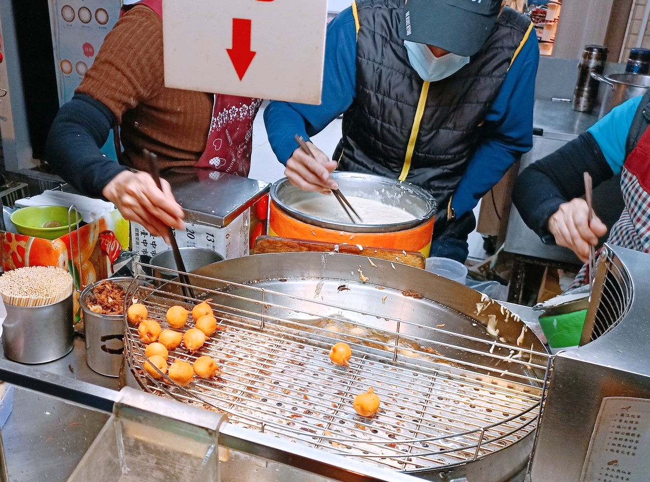 【食 廟東夜市】2020版- 豐原在地老夜市!人氣超旺菱角酥、洪記蚵仔煎、清水肉圓仔湯、清蒸蝦仁肉圓 【食 廟東夜市】2020版- 豐原在地老夜市!人氣超旺菱角酥、洪記蚵仔煎、清水肉圓仔湯、清蒸蝦仁肉圓