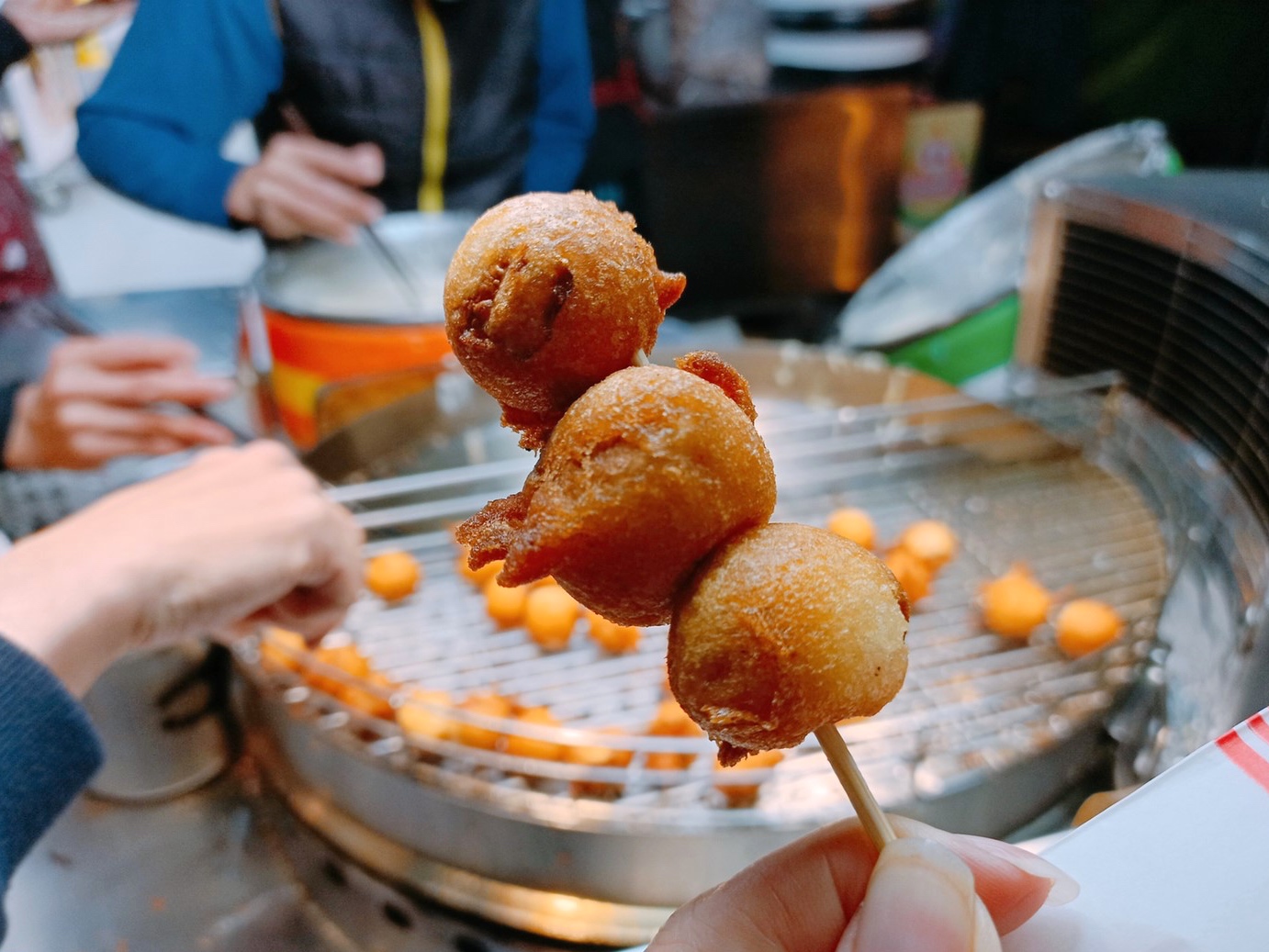 【食 廟東夜市】2020版- 豐原在地老夜市!人氣超旺菱角酥、洪記蚵仔煎、清水肉圓仔湯、清蒸蝦仁肉圓 【食 廟東夜市】2020版- 豐原在地老夜市!人氣超旺菱角酥、洪記蚵仔煎、清水肉圓仔湯、清蒸蝦仁肉圓