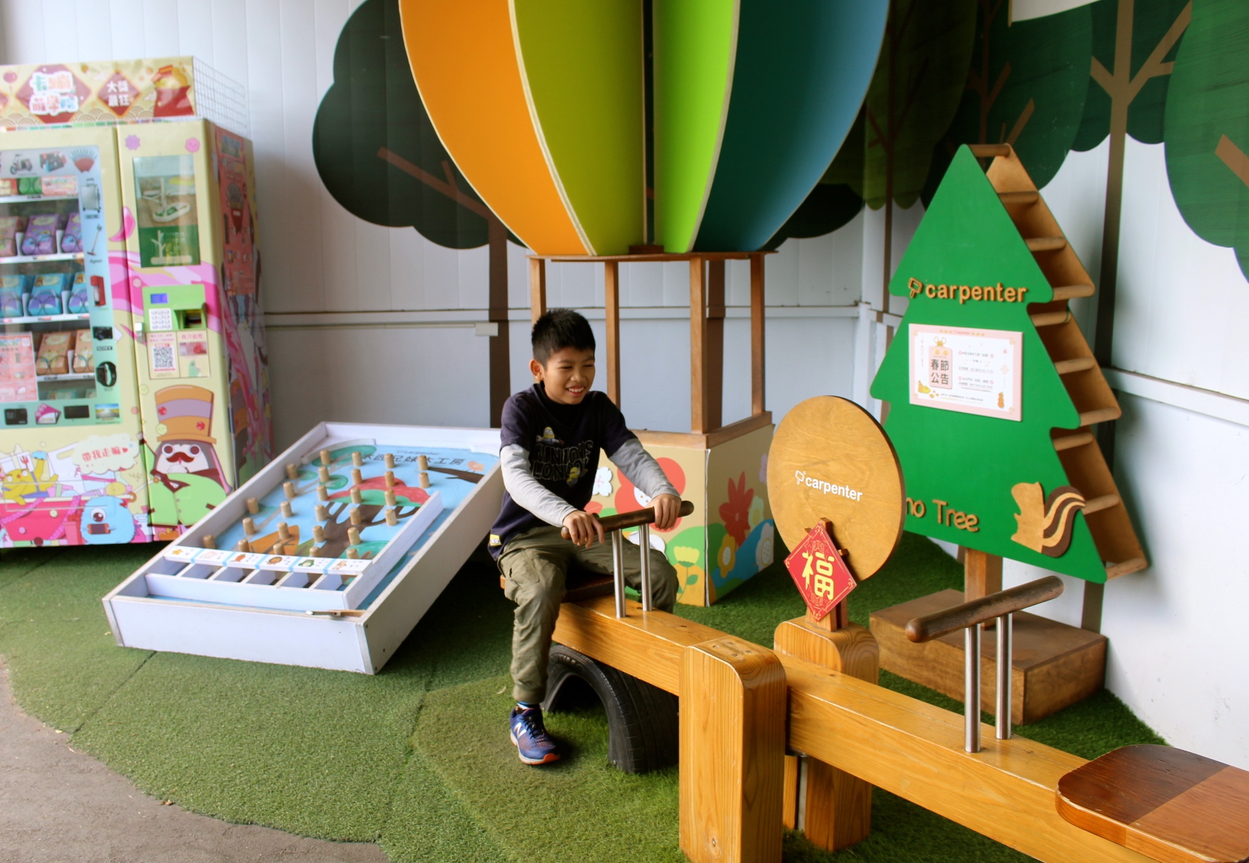 【玩 木匠兄妹木工房】免費入場！適合親子DIY的木工藝。後花園有沙坑、大小孩遊戲場