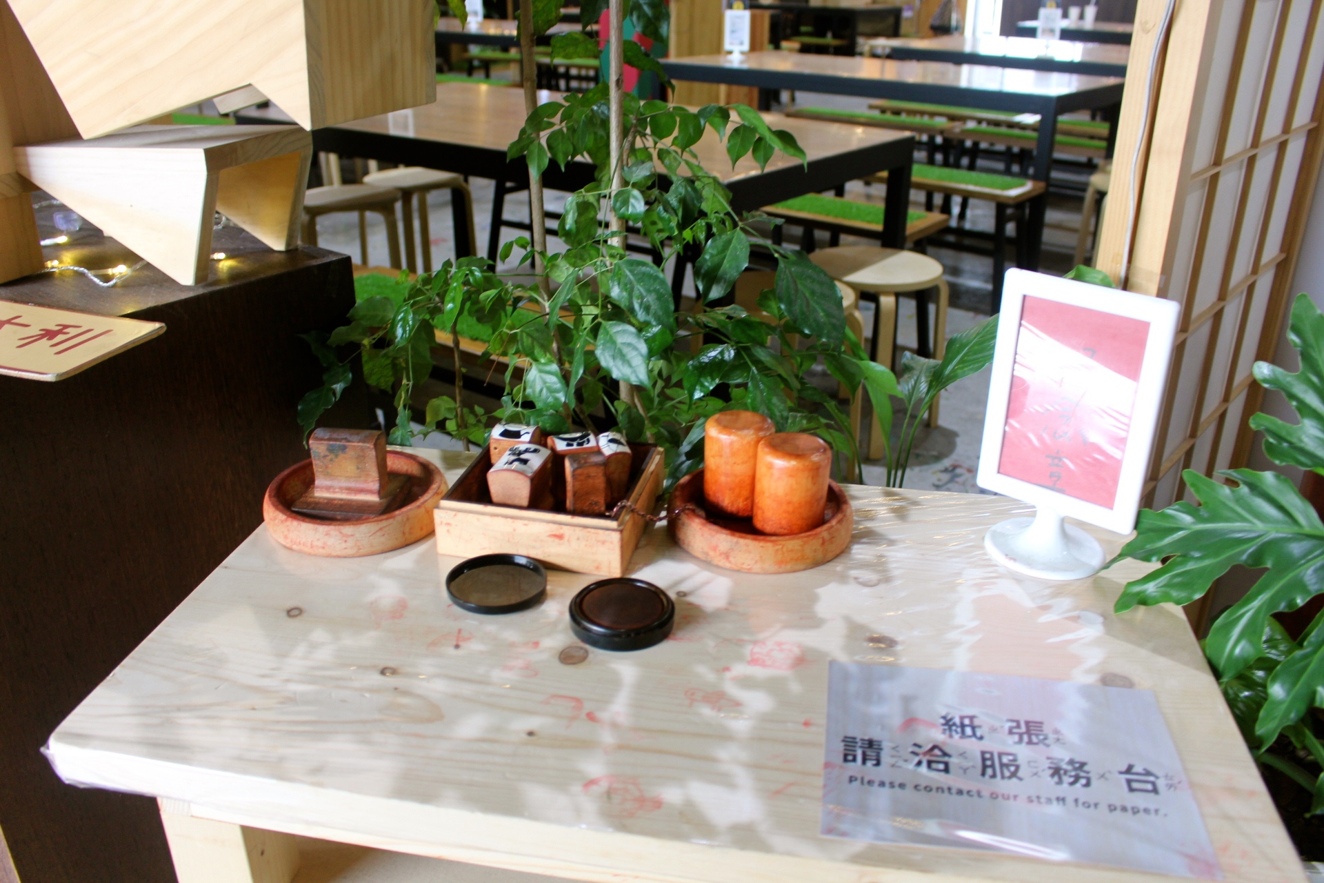 【玩 木匠兄妹木工房】免費入場！適合親子DIY的木工藝。後花園有沙坑、大小孩遊戲場