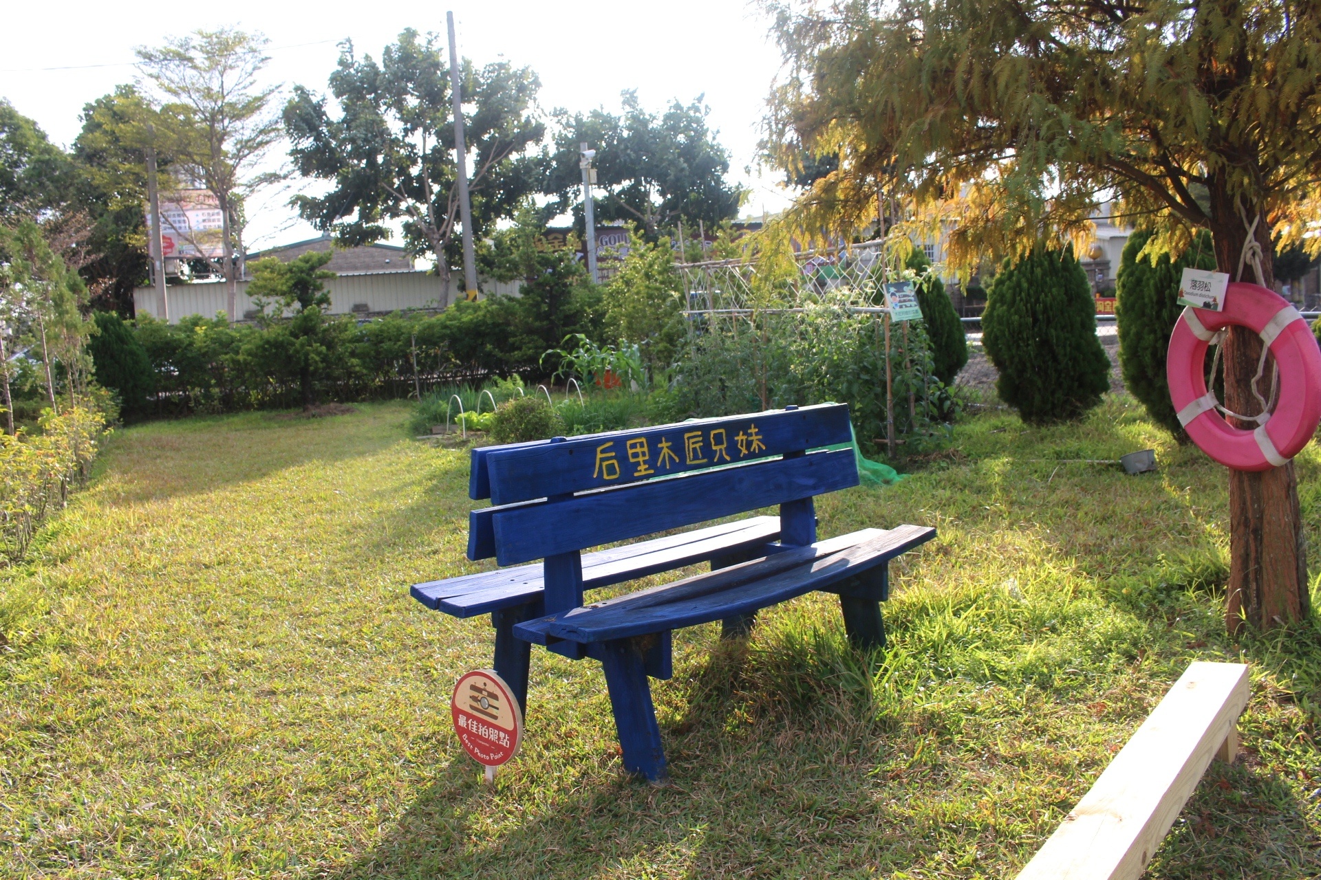 【玩 木匠兄妹木工房】免費入場！適合親子DIY的木工藝。後花園有沙坑、大小孩遊戲場