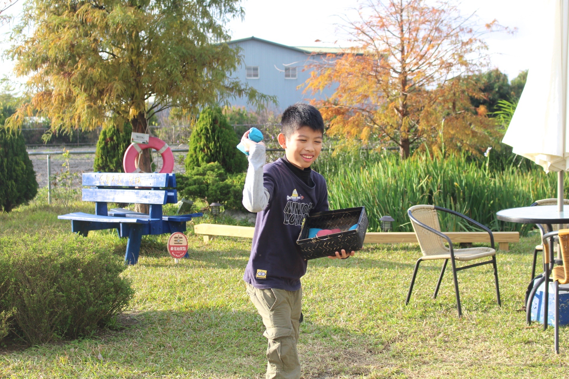 【玩 木匠兄妹木工房】免費入場！適合親子DIY的木工藝。後花園有沙坑、大小孩遊戲場