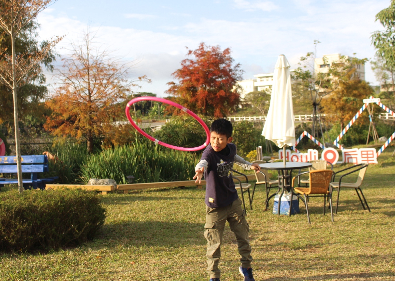 【玩 木匠兄妹木工房】免費入場！適合親子DIY的木工藝。後花園有沙坑、大小孩遊戲場