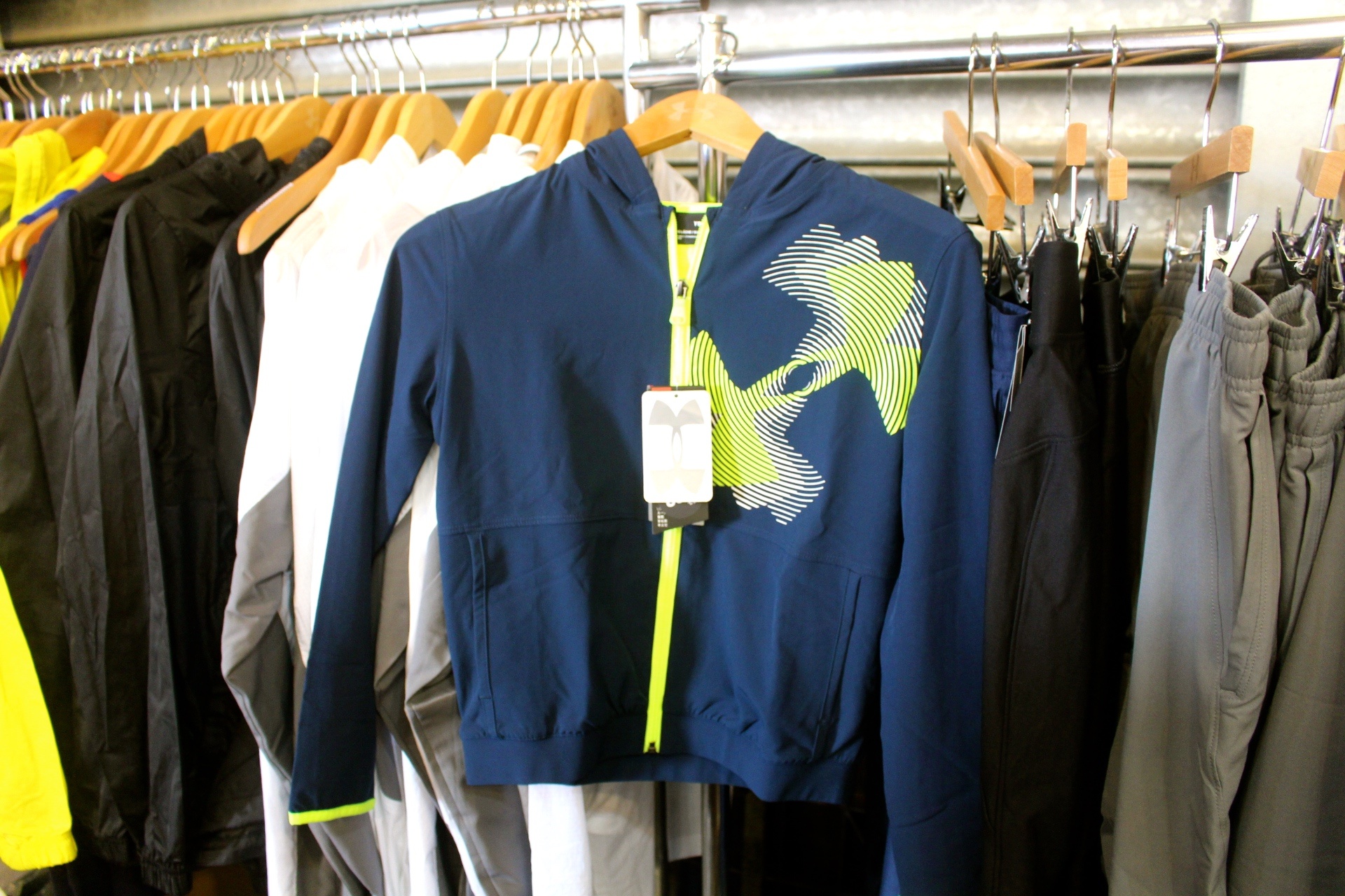 【買 UNDER ARMOUR 巡迴拍賣會】桃園場活動到2/9!最低商品35折、鞋款5折( 精選商品買3件或買5件再繼續打折) 【買 UNDER ARMOUR 巡迴拍賣會】桃園場活動到2/9!最低商品35折、鞋款5折( 精選商品買3件或買5件再繼續打折)