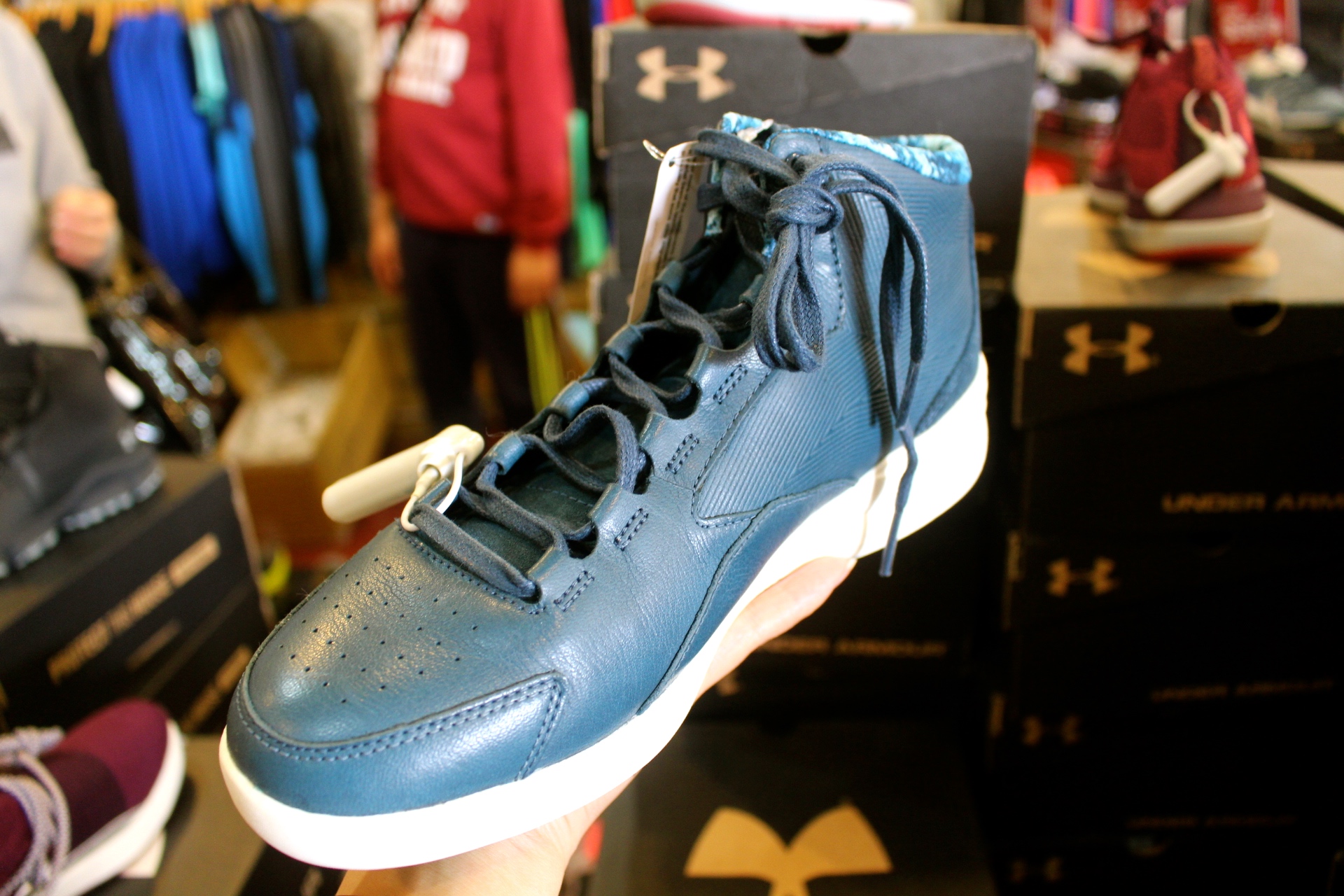 【買 UNDER ARMOUR 巡迴拍賣會】桃園場活動到2/9!最低商品35折、鞋款5折( 精選商品買3件或買5件再繼續打折) 【買 UNDER ARMOUR 巡迴拍賣會】桃園場活動到2/9!最低商品35折、鞋款5折( 精選商品買3件或買5件再繼續打折)