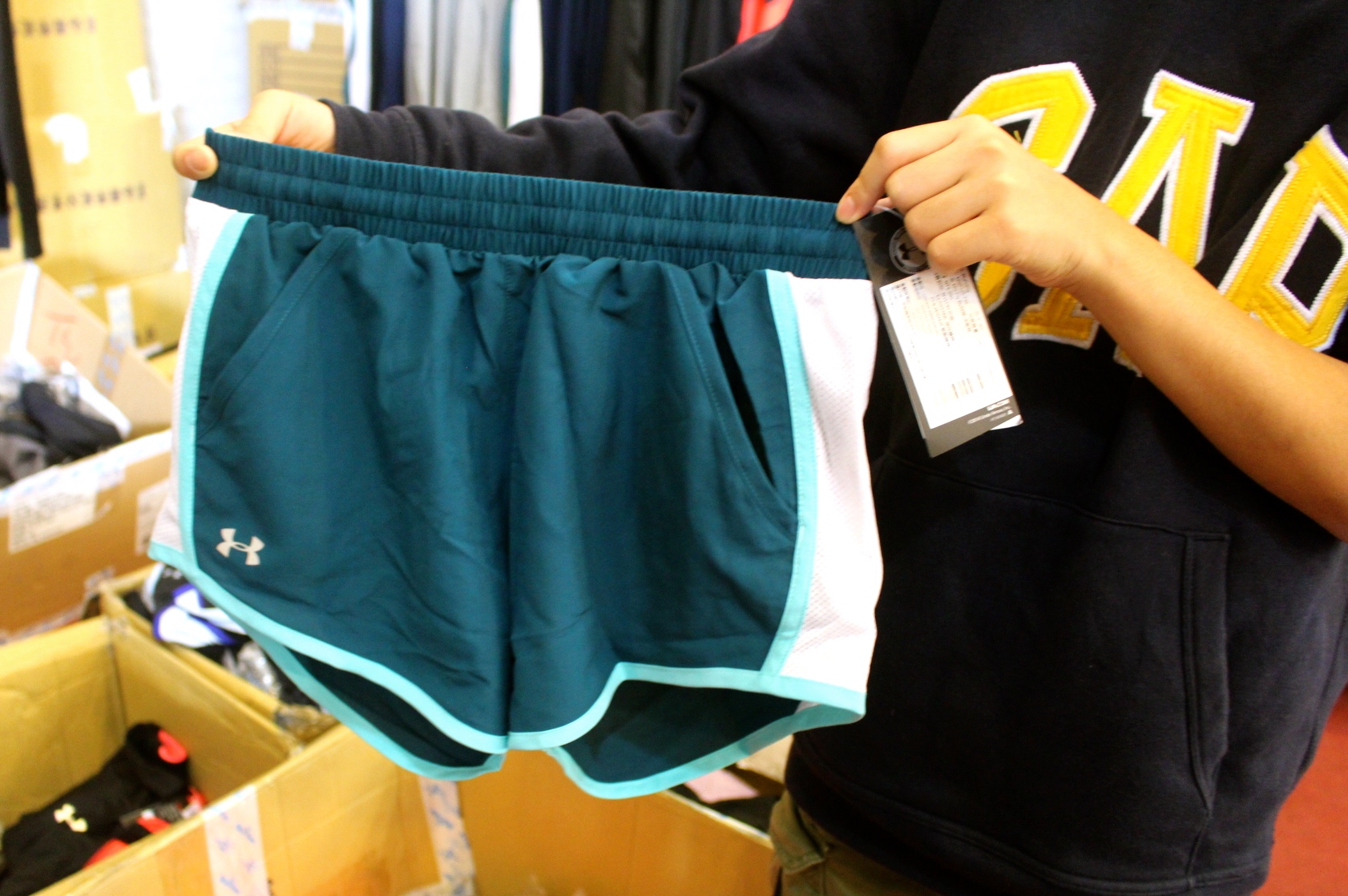 【買 UNDER ARMOUR 巡迴拍賣會】桃園場活動到2/9!最低商品35折、鞋款5折( 精選商品買3件或買5件再繼續打折) 【買 UNDER ARMOUR 巡迴拍賣會】桃園場活動到2/9!最低商品35折、鞋款5折( 精選商品買3件或買5件再繼續打折)