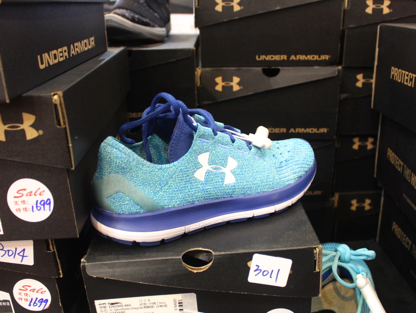【買 UNDER ARMOUR 巡迴拍賣會】桃園場活動到2/9!最低商品35折、鞋款5折( 精選商品買3件或買5件再繼續打折) 【買 UNDER ARMOUR 巡迴拍賣會】桃園場活動到2/9!最低商品35折、鞋款5折( 精選商品買3件或買5件再繼續打折)